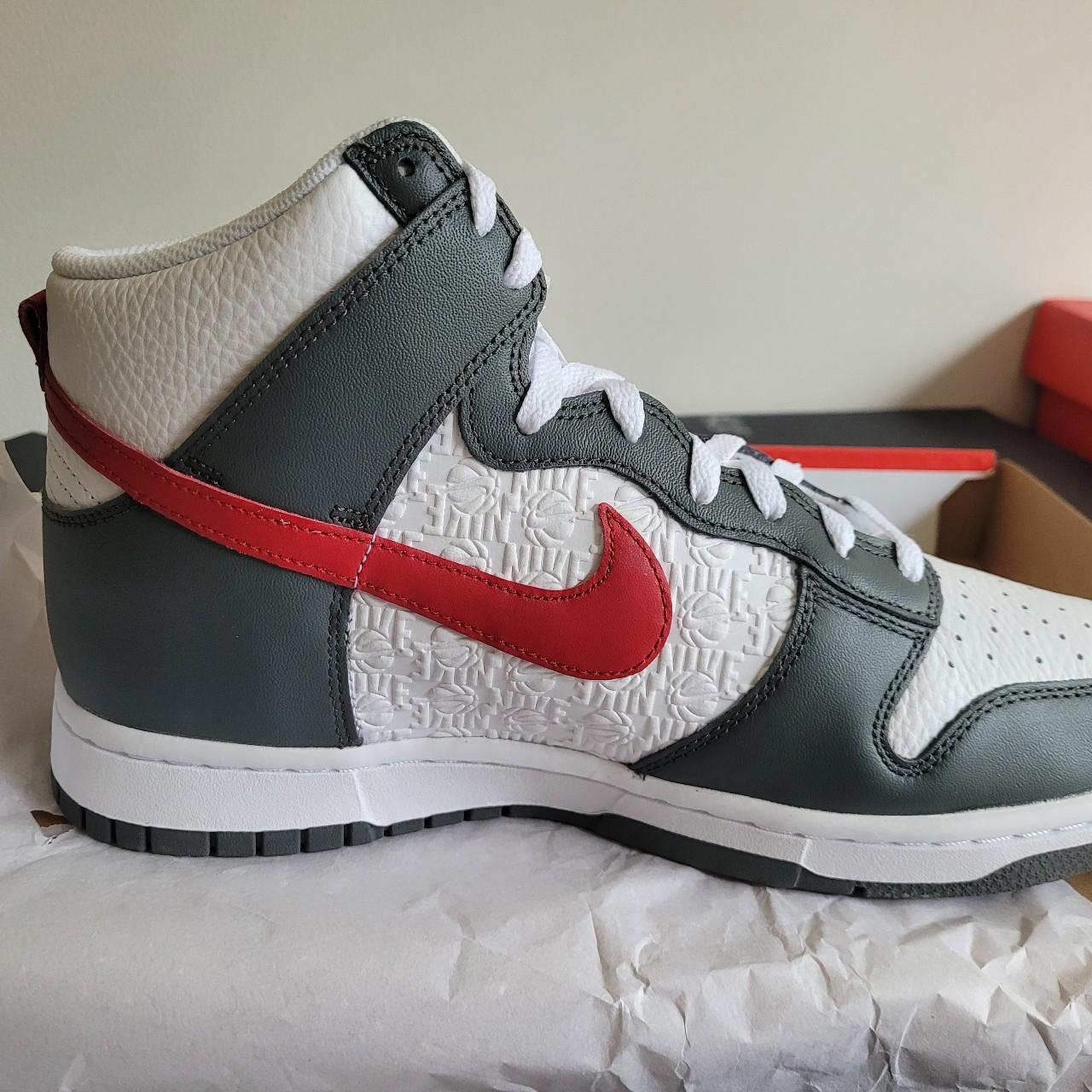 Nike Dunk High, Embossed Basketball Grey Red,