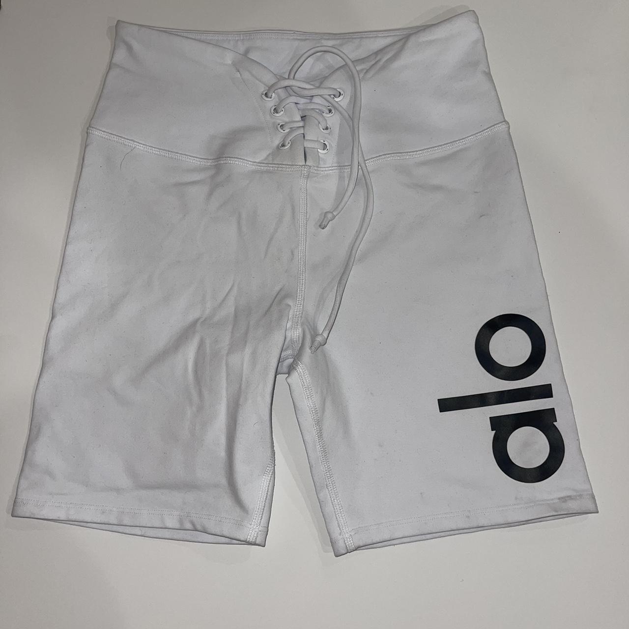 Alo Yoga Dreamy Short White Size XS Has a stain on - Depop