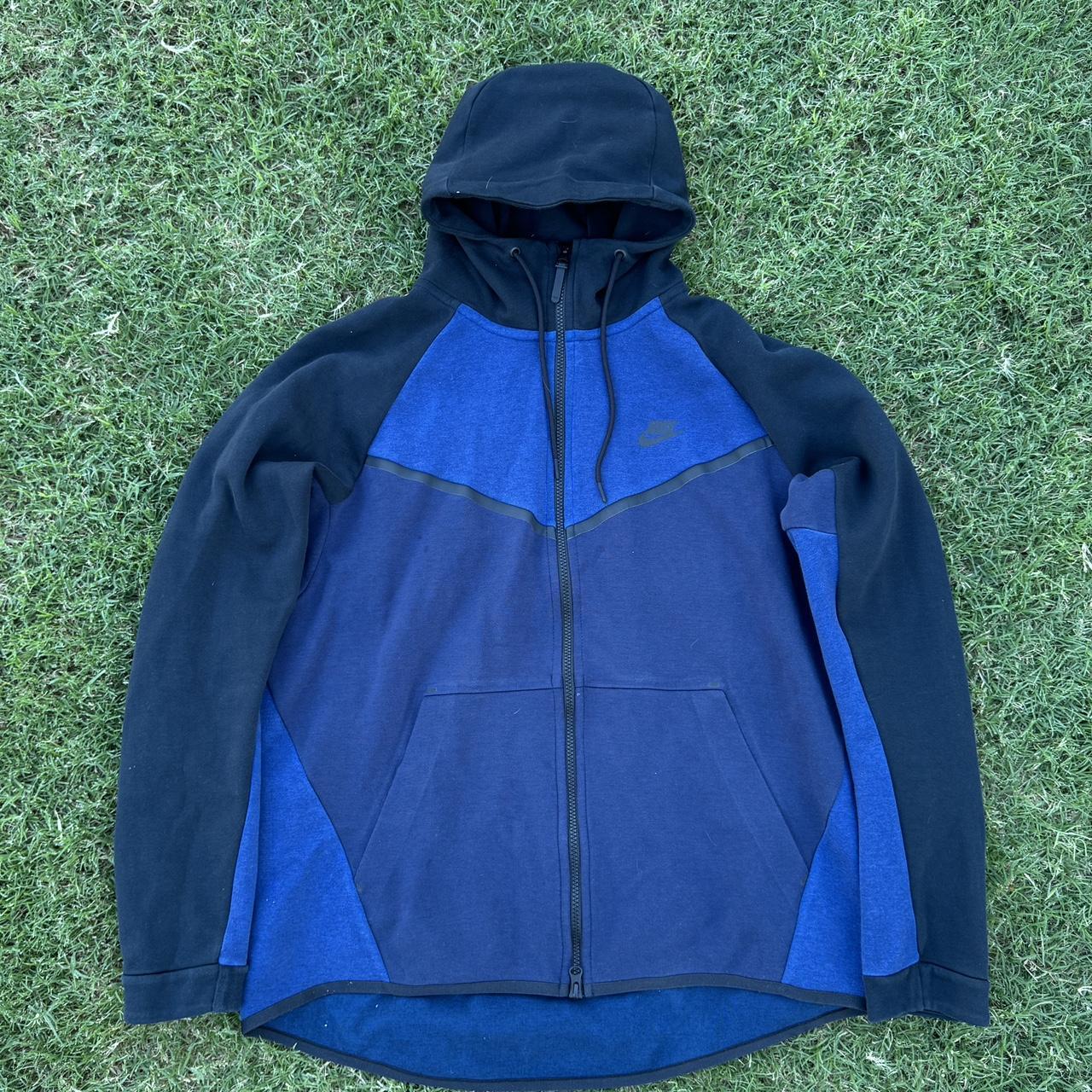 navy blue and black nike tech