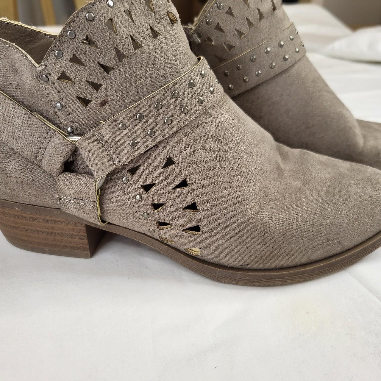 Report sale grey booties