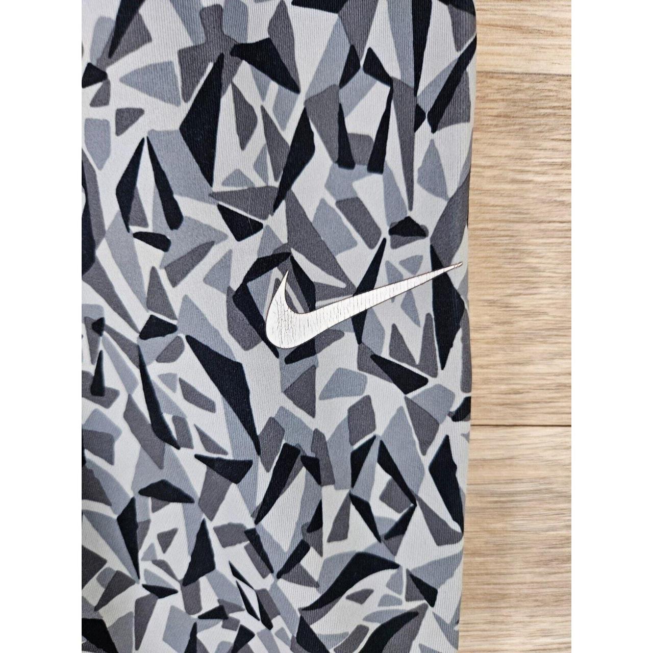 Nike Pro xs Gray geometric pattern Crop workout - Depop