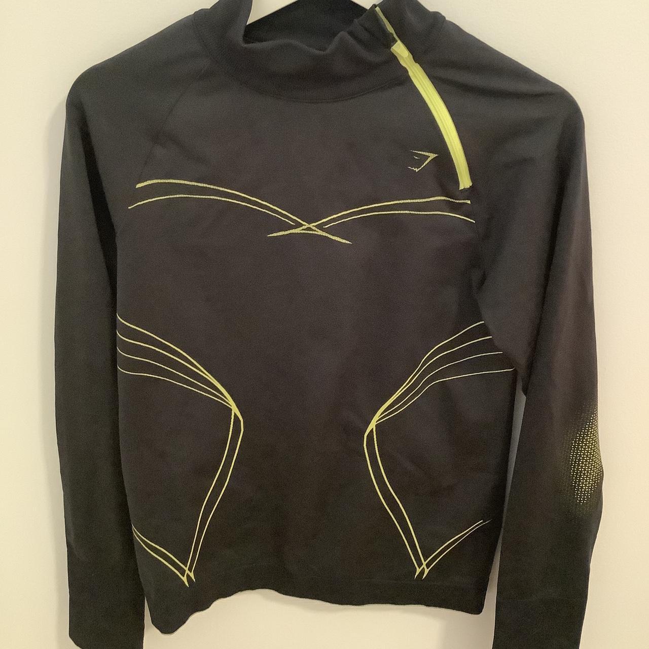 Gymshark side zip top- size L, Has thumbholes