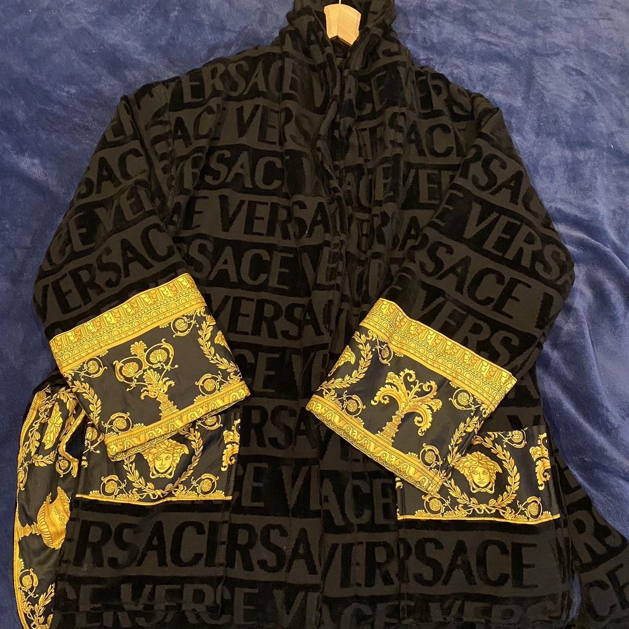 Versace robe size small price negotiable - Depop