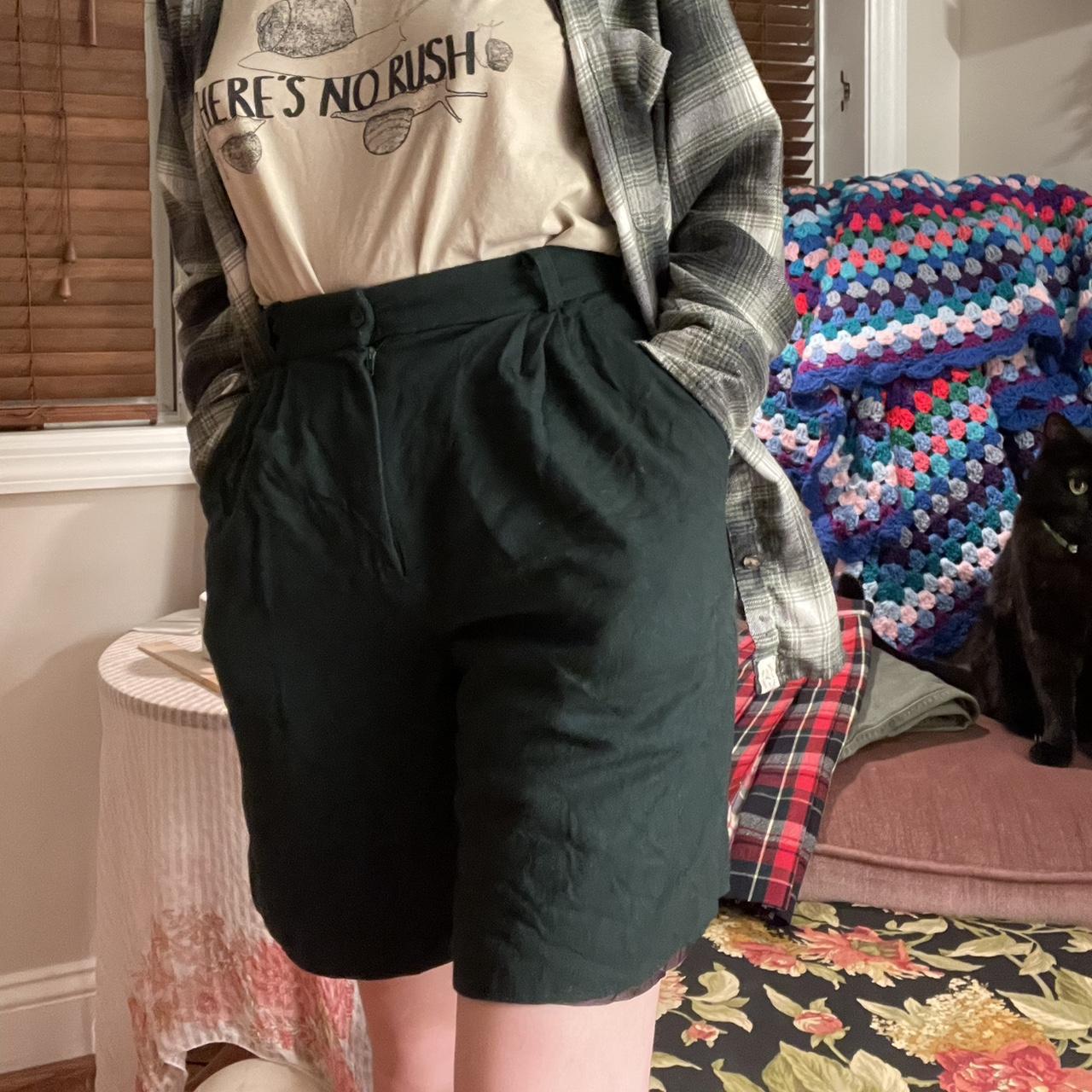 London Fog Women's Green Shorts (2)