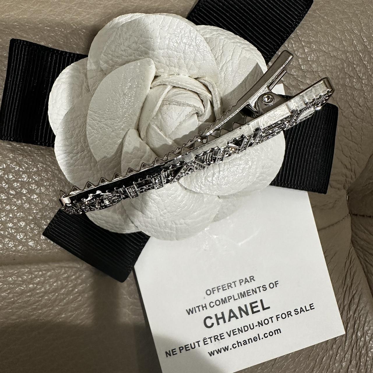 Chanel hair pin - Depop