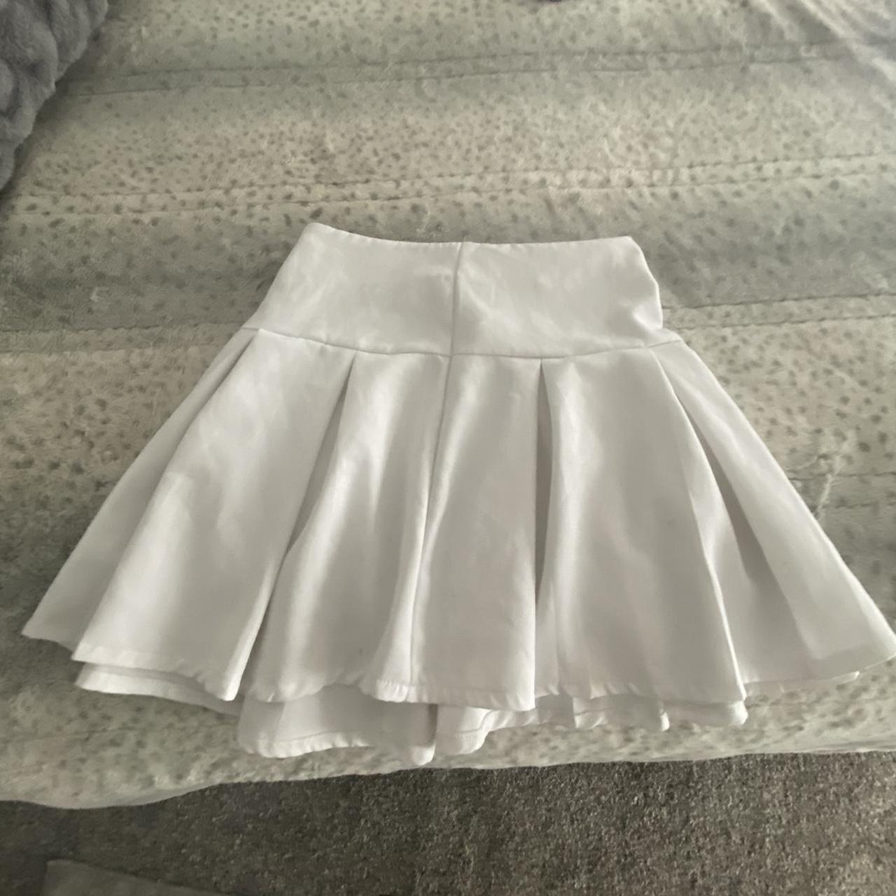 White skirt - Depop