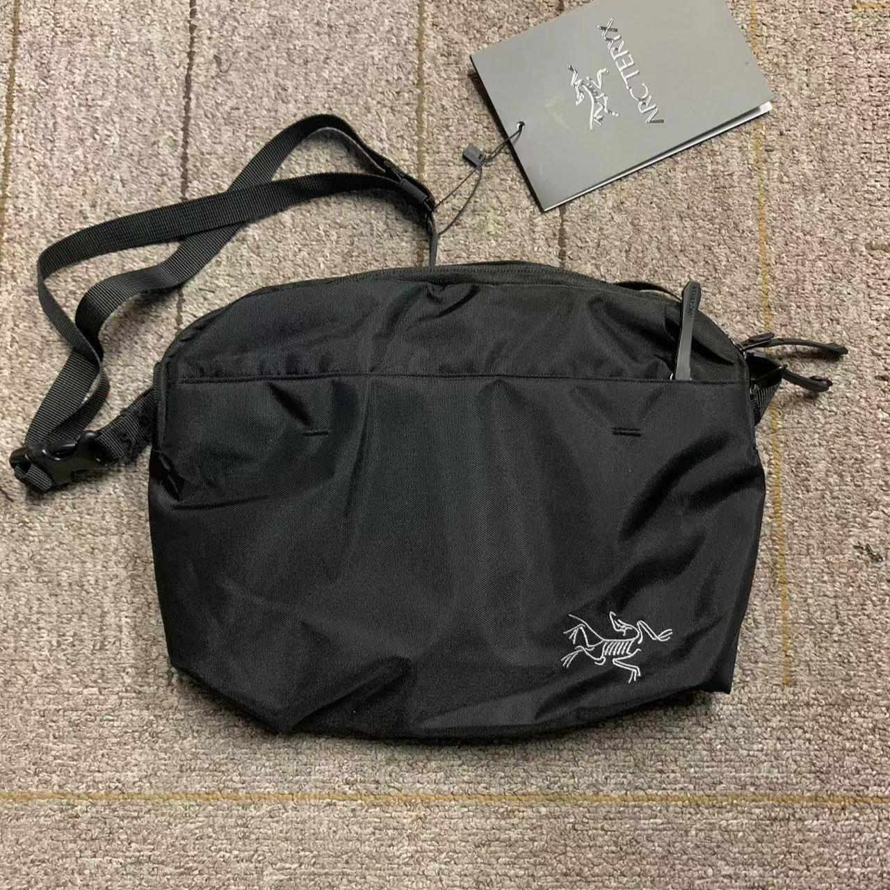 Arc'teryx 8l Arro Shoulder Bag in Black for Men