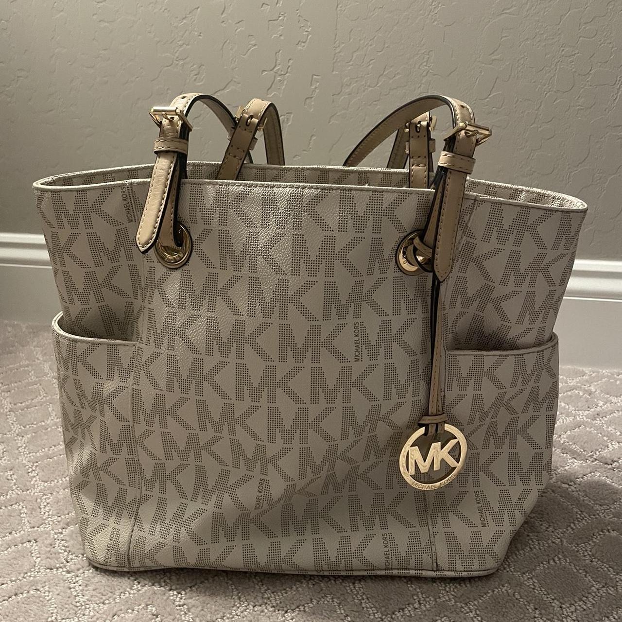 Quaderno bianco Michael Kors 😋 #quaderno - Depop