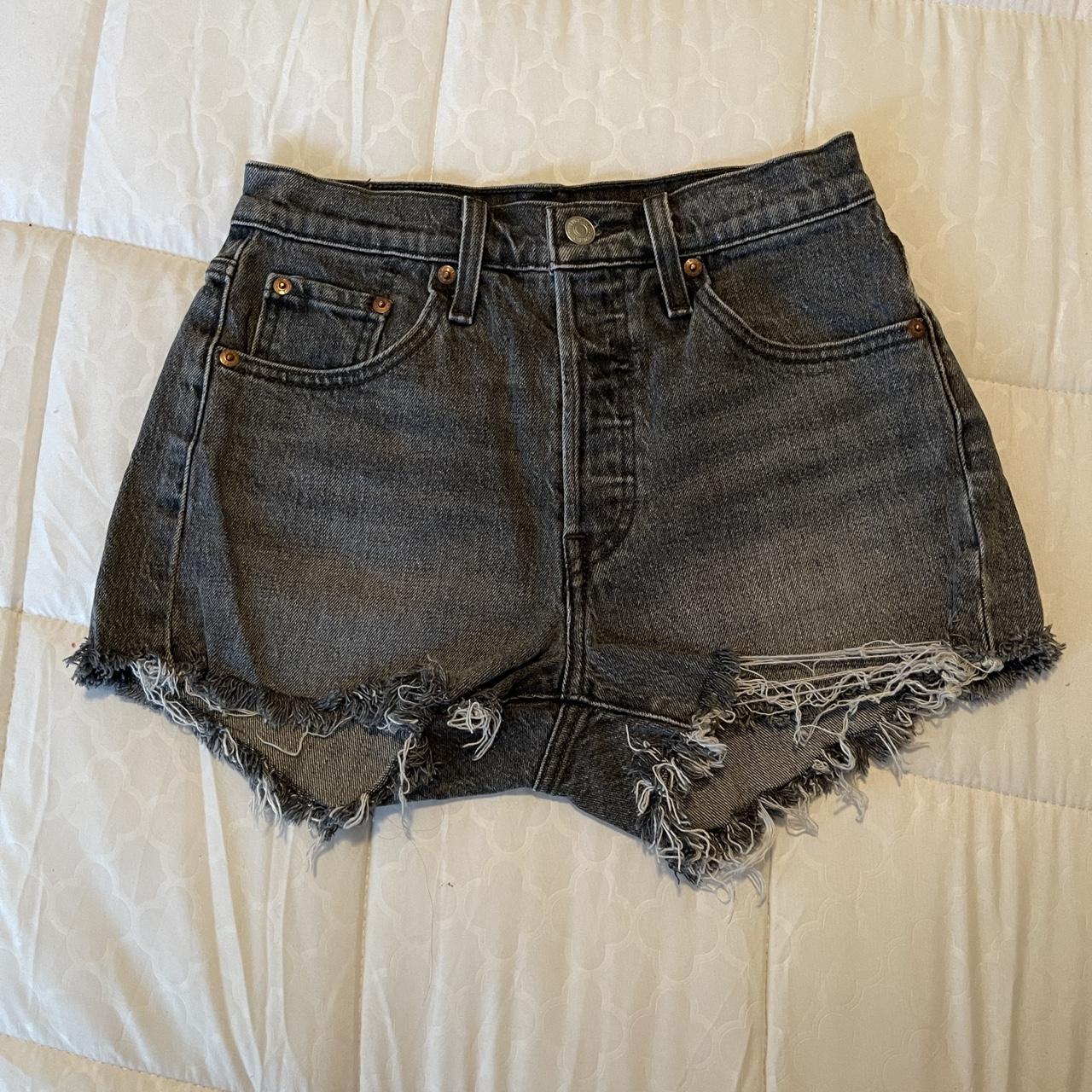 black levi shorts size w25 - Depop