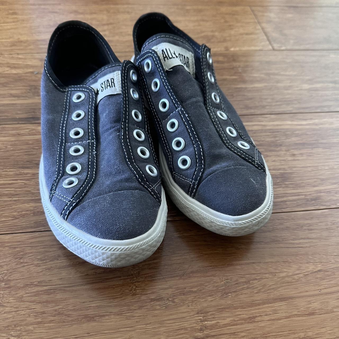 Blue laceless converse on sale