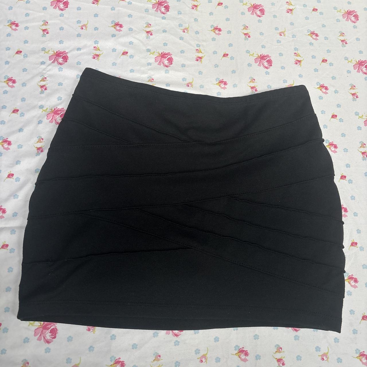 Wet Seal Women's Party Skirt - Black - L – Black Wet Seal mini skirt with wrapping …