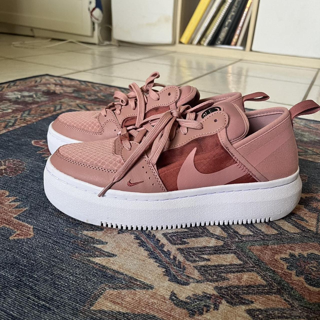 rosa nero nike shoes