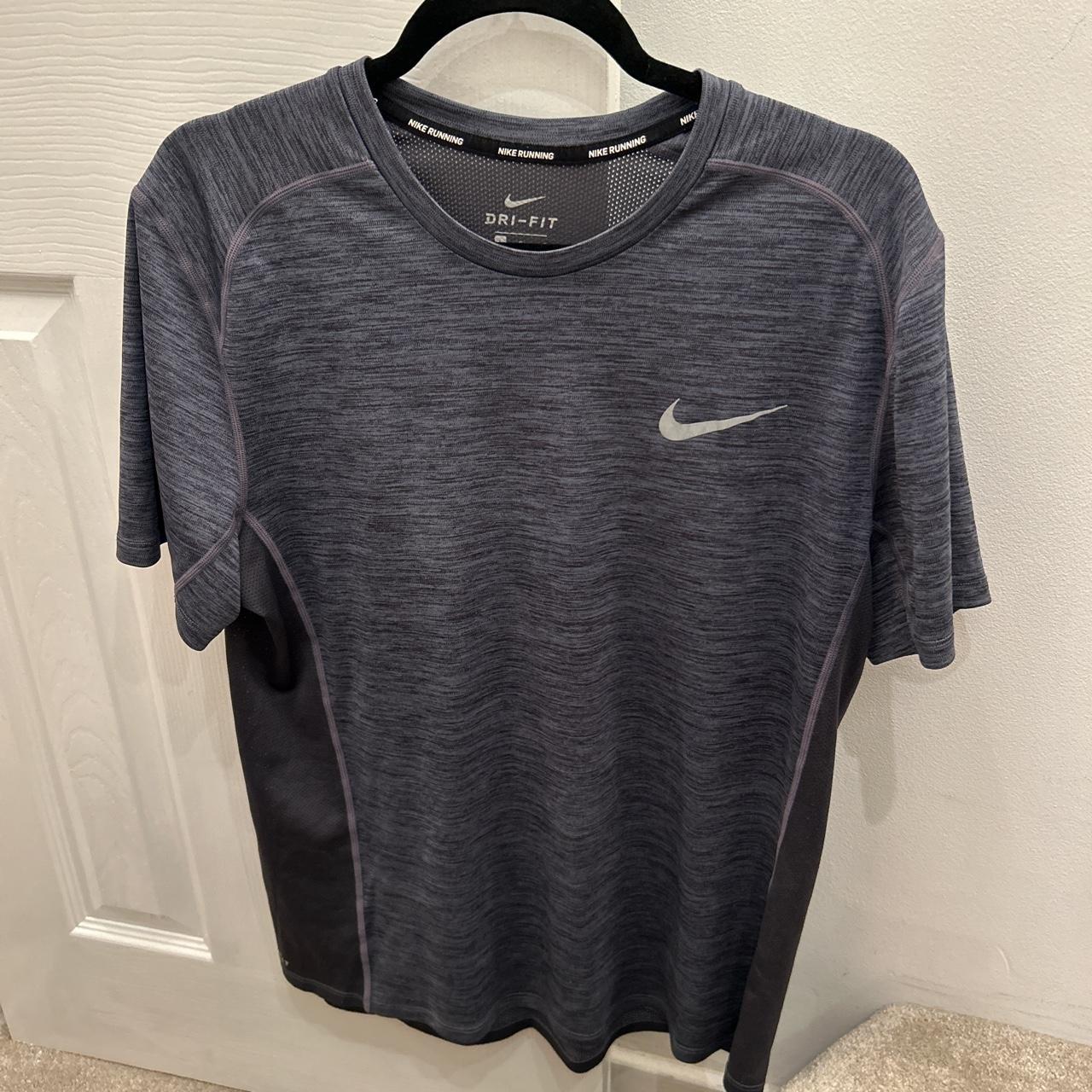 Men’s grey Nike t shirt size L - Depop