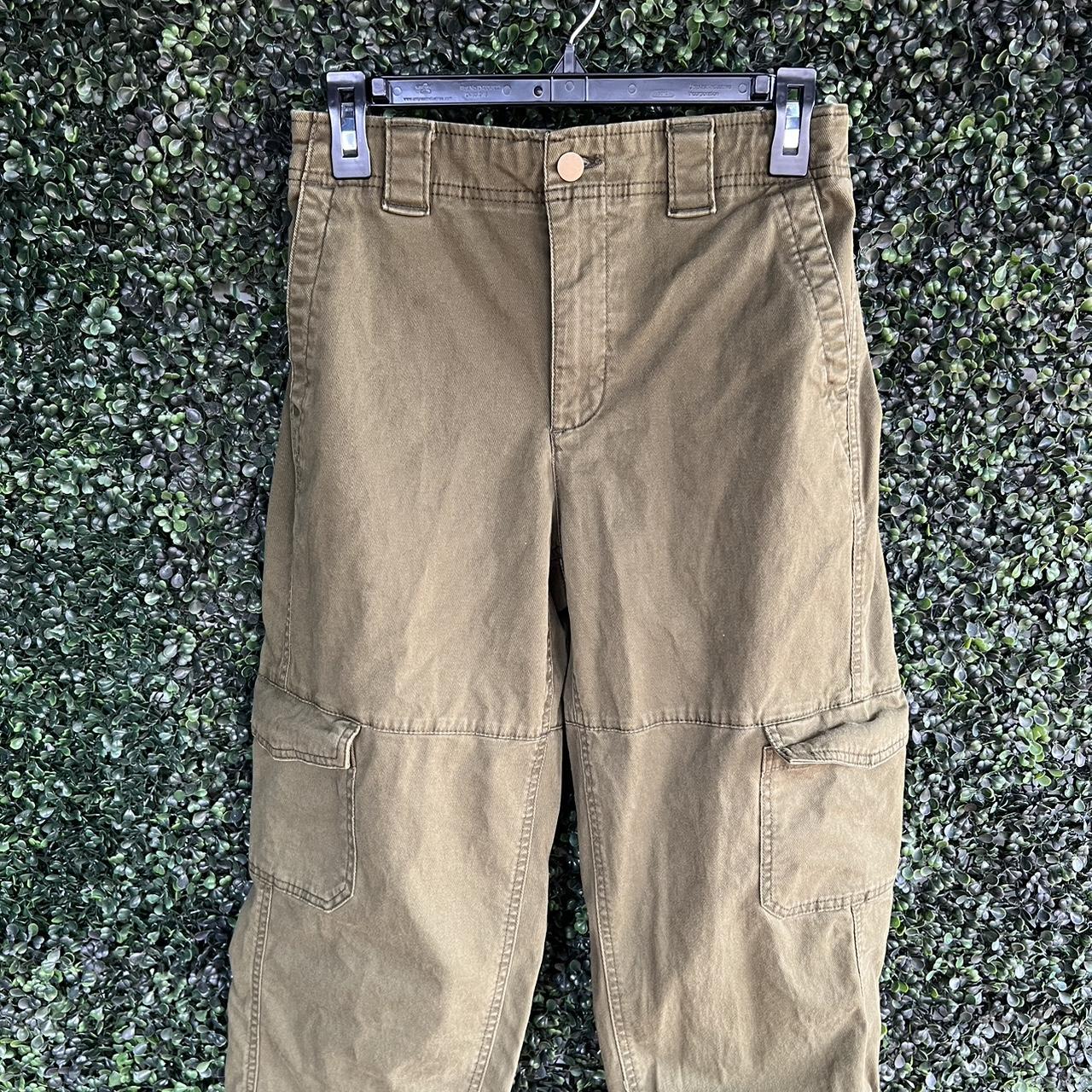 green sinched cargo pants - Depop