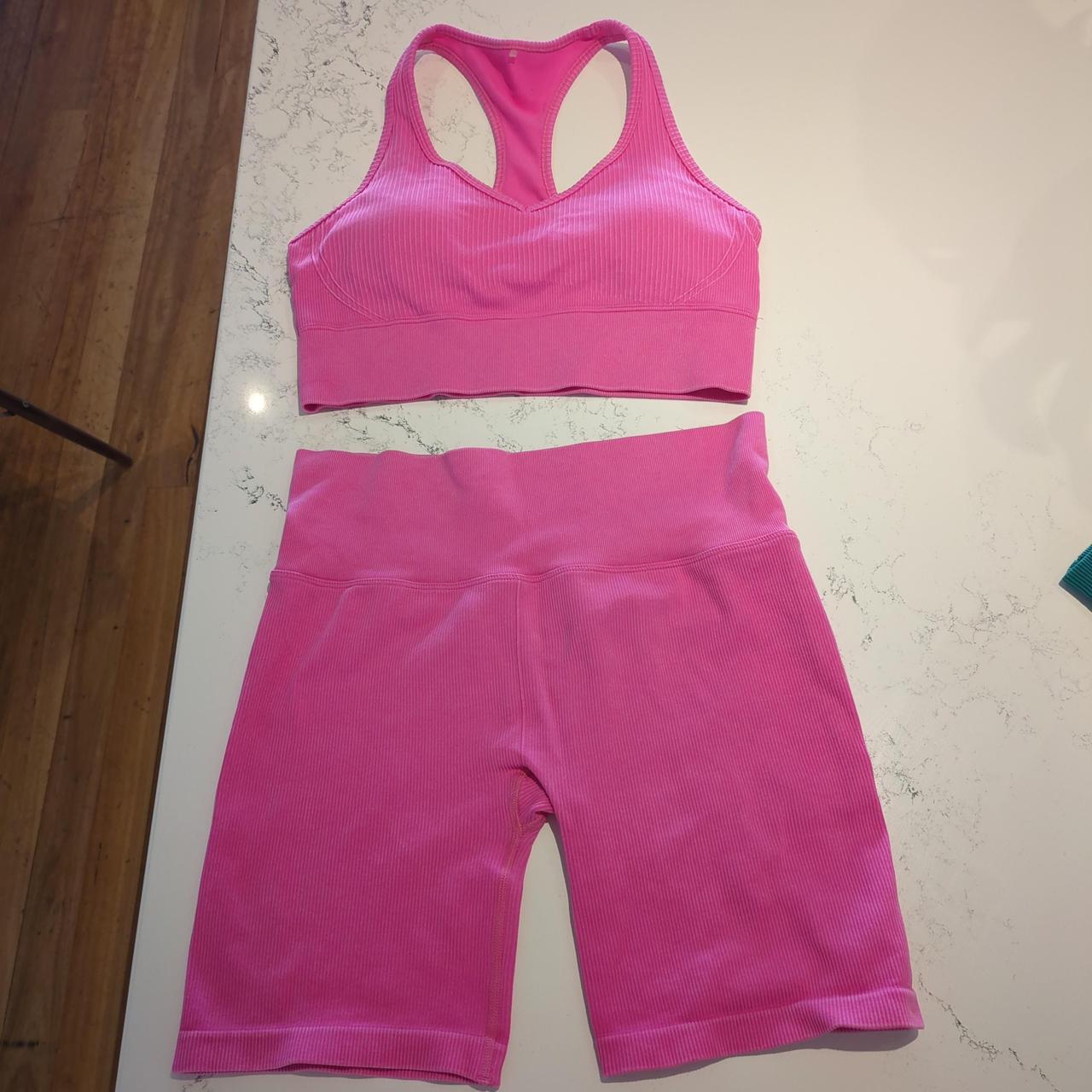 Lorna Jane seamless LARGE top and short Never worn - Depop