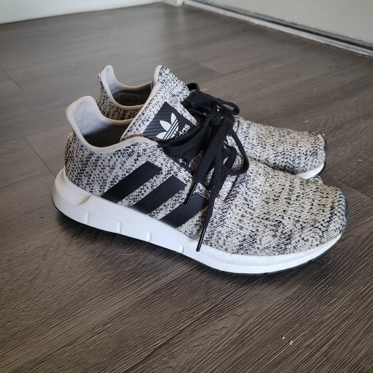 adidas swift run heather black & white shoes