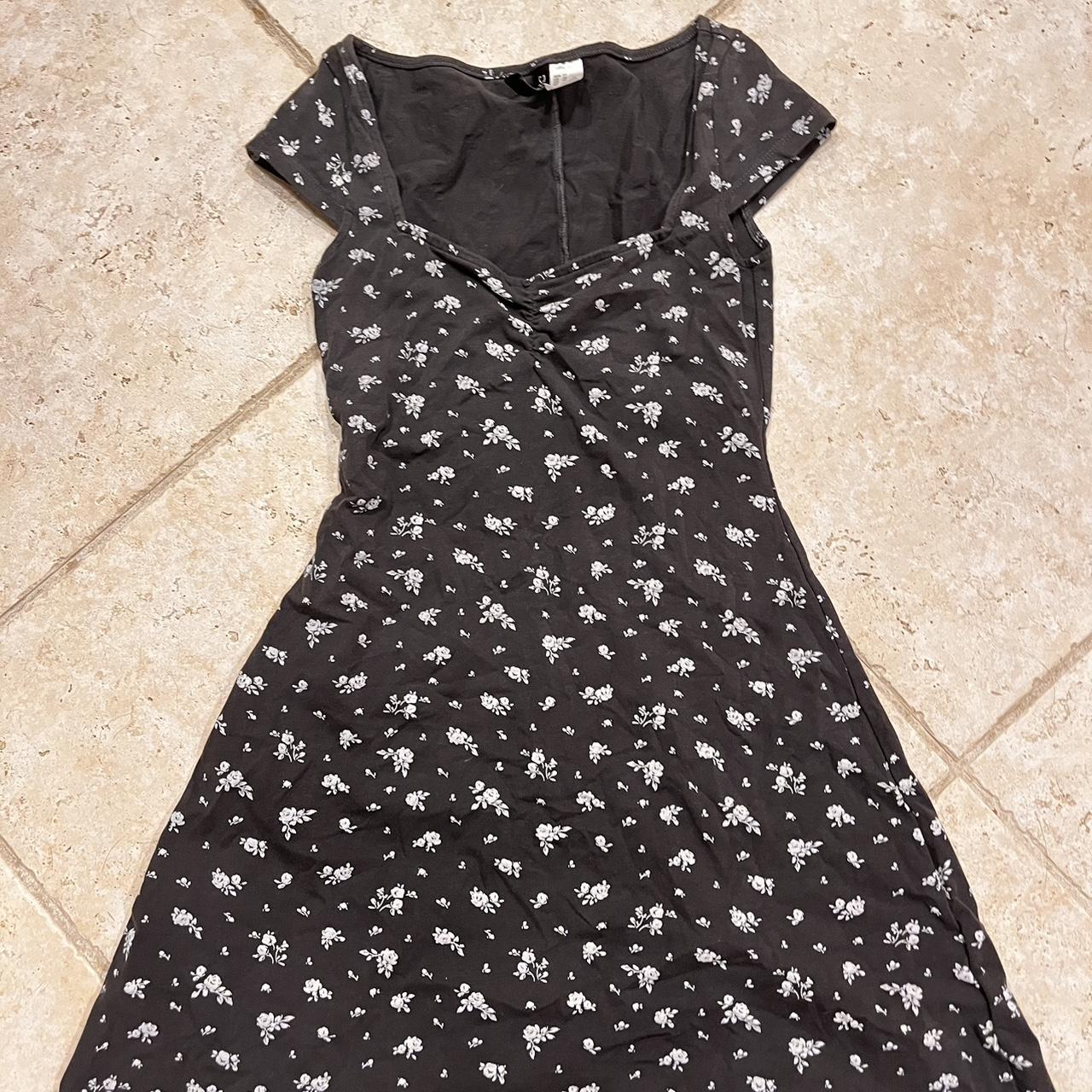 XS grey dress with white flowers from divided. Depop