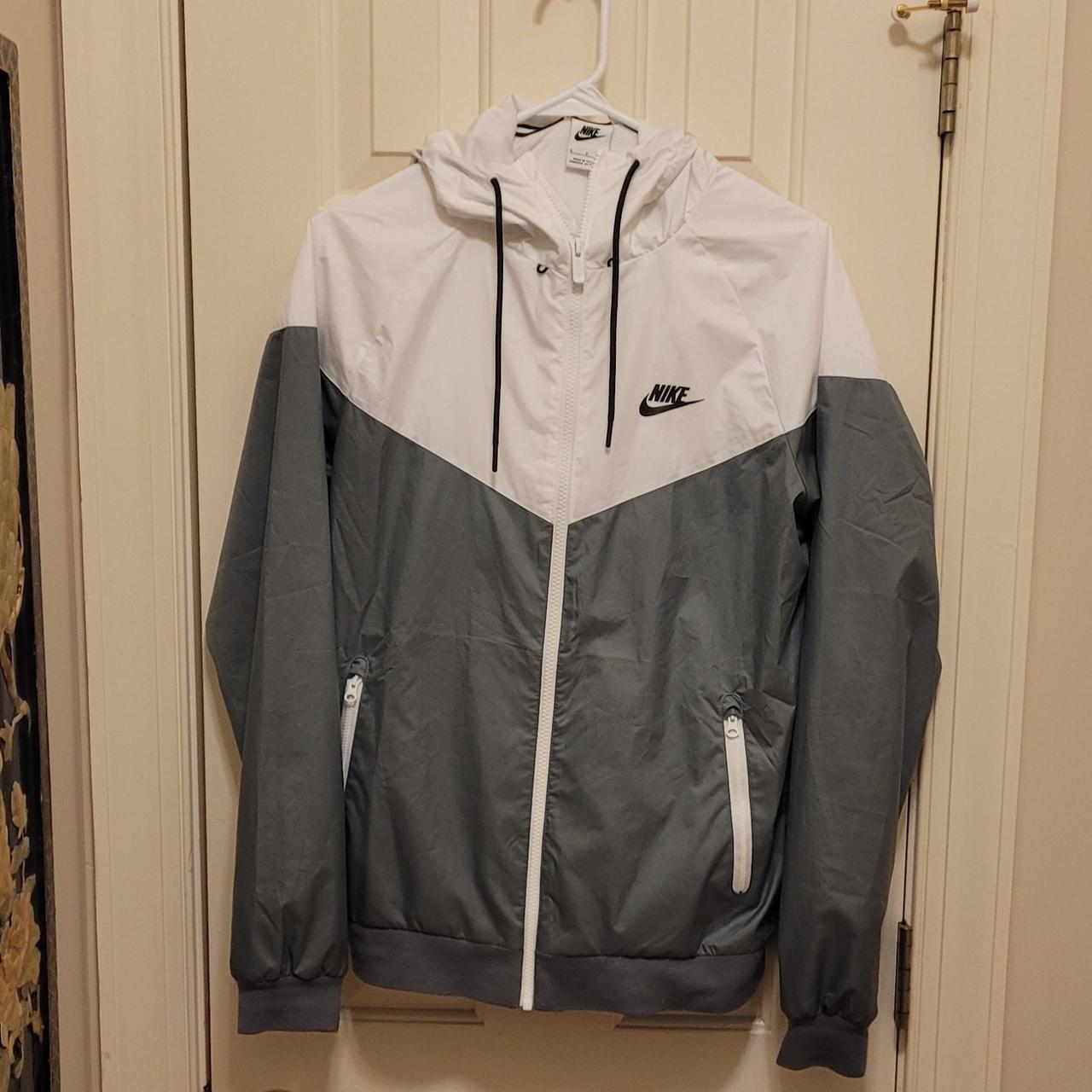 Nike lightweight rain discount jacket