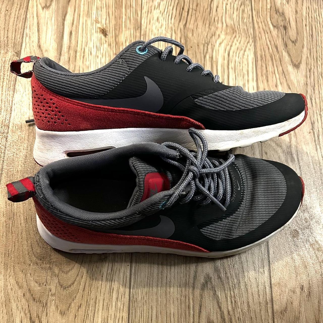 Grey and red hotsell air max thea