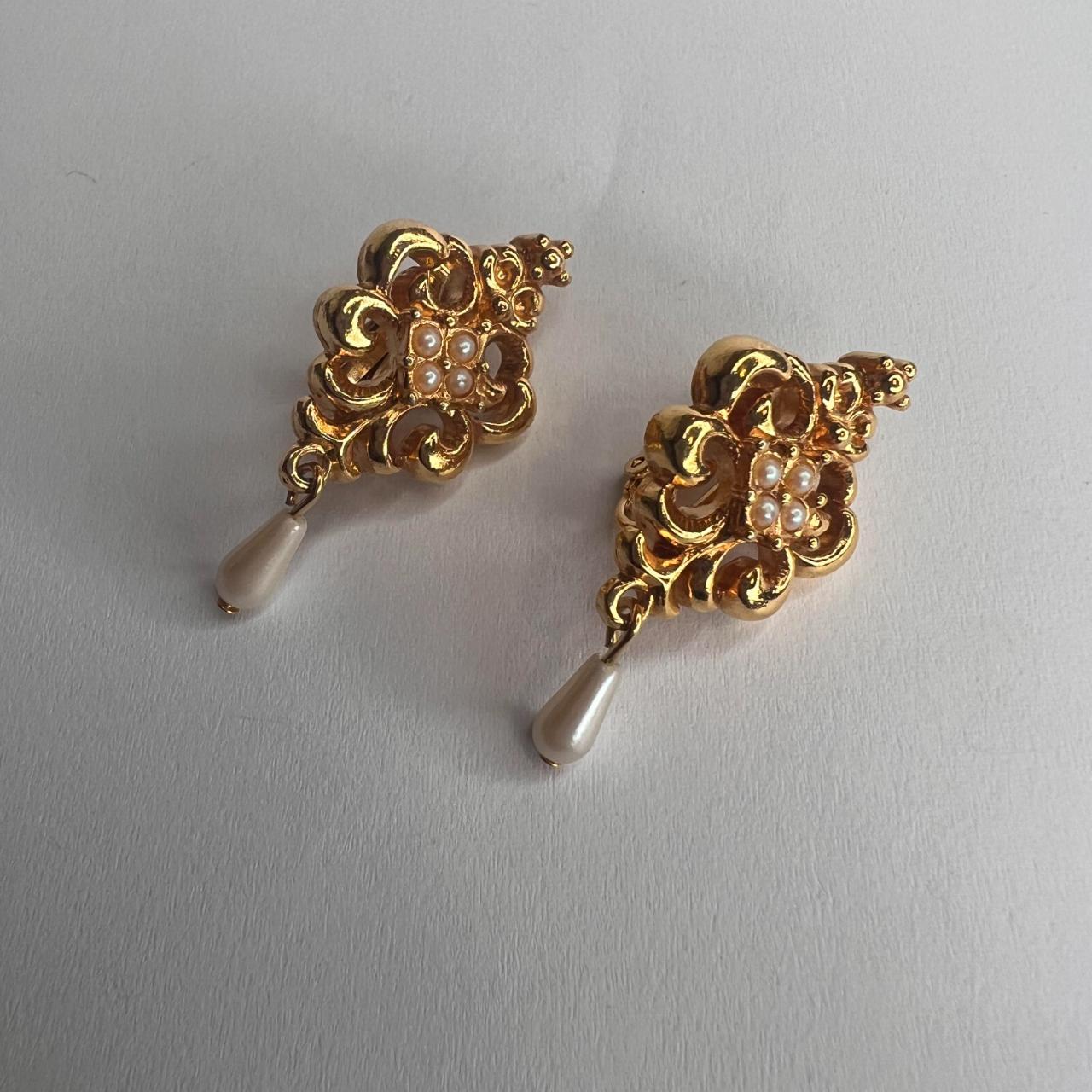 Classy clip on earrings with pearl drop.... Depop