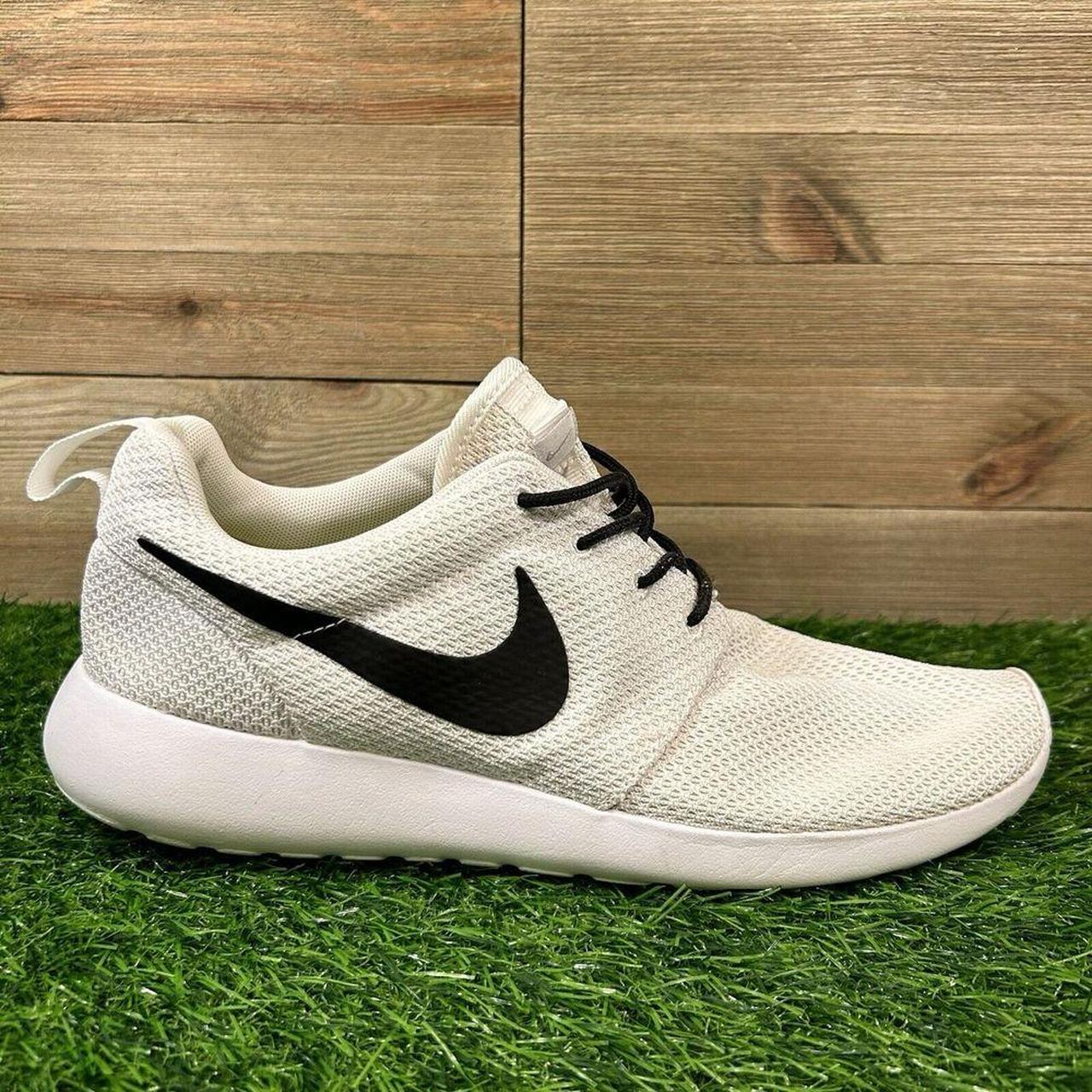 Roshe white shops shoes