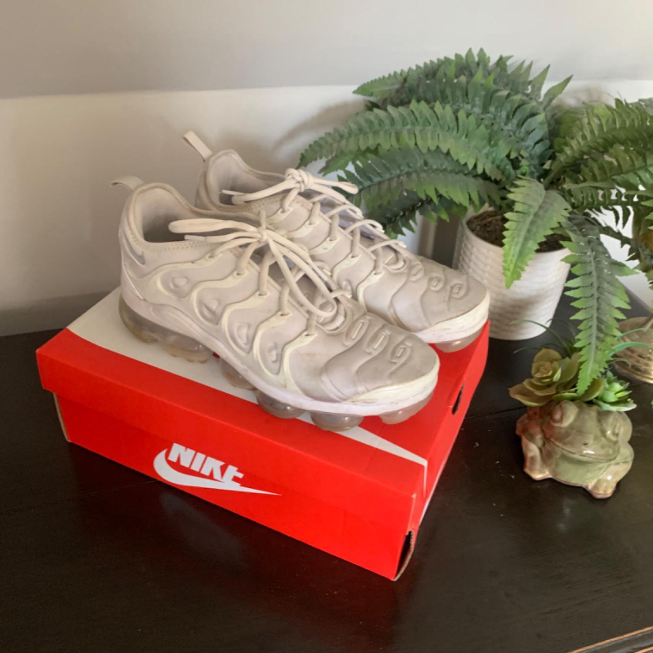 mens white nike vapor max