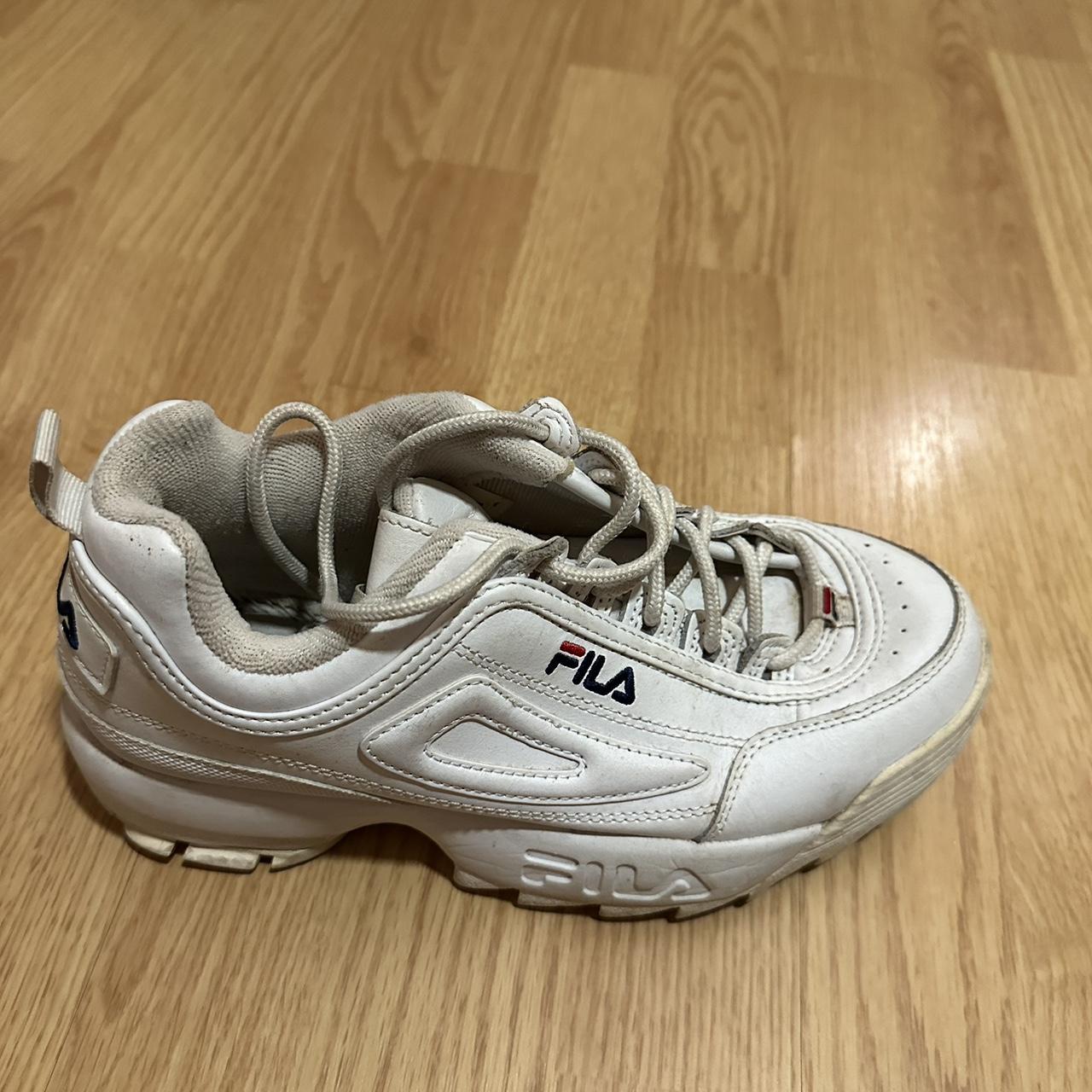 Cream hot sale fila trainers