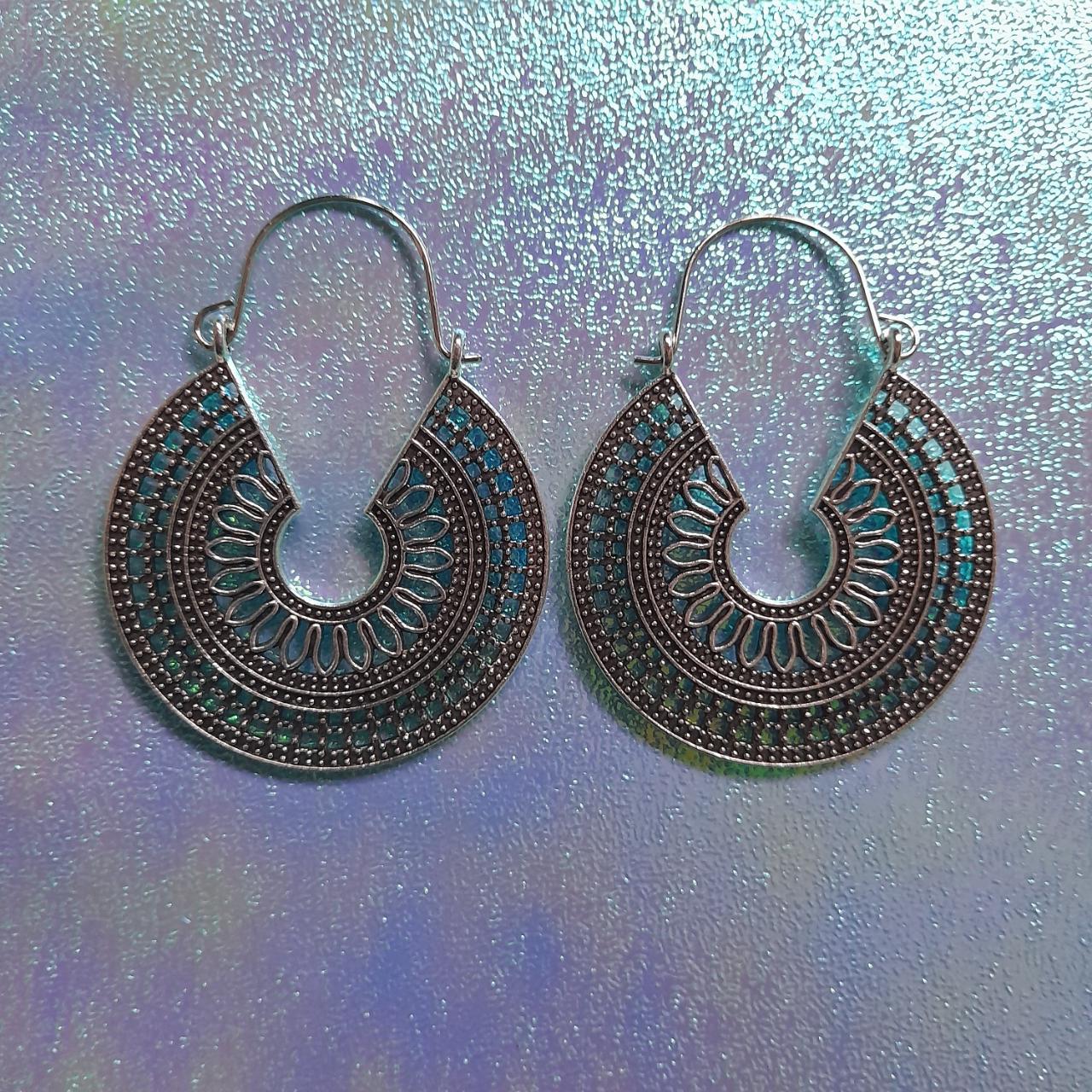 Vintage hollow metal drop dangle earrings. Exquisile... Depop