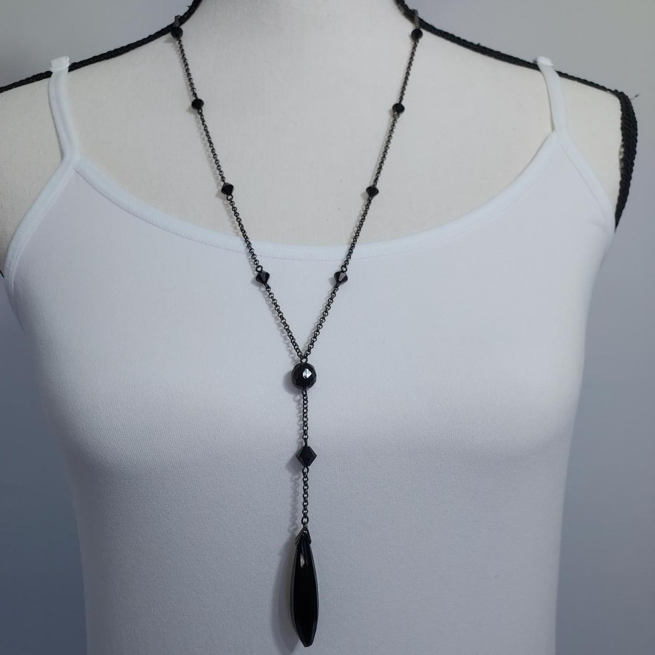 White House Black Market Women's Long Beaded Chain... - Depop