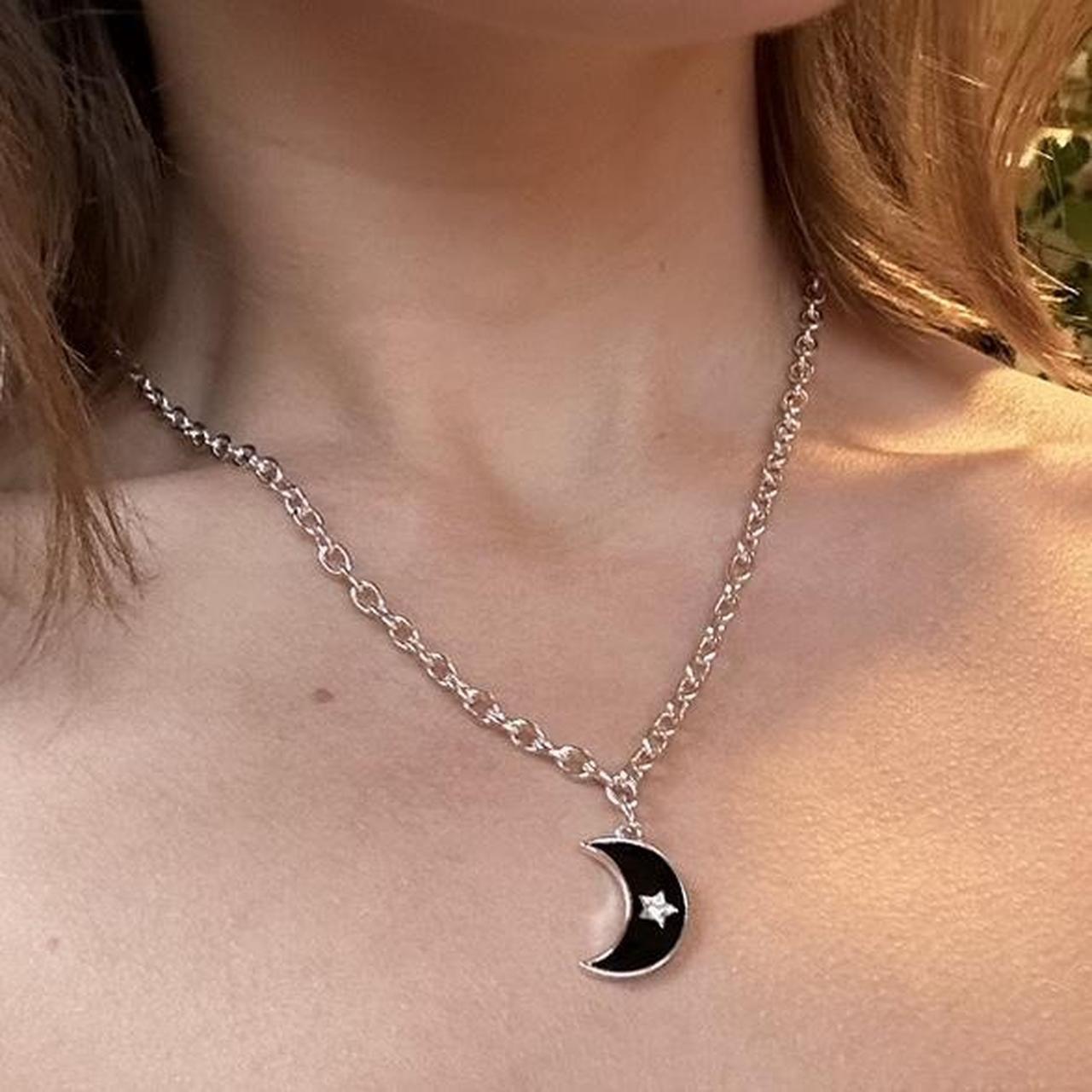 Brandy melville 2025 moon necklace