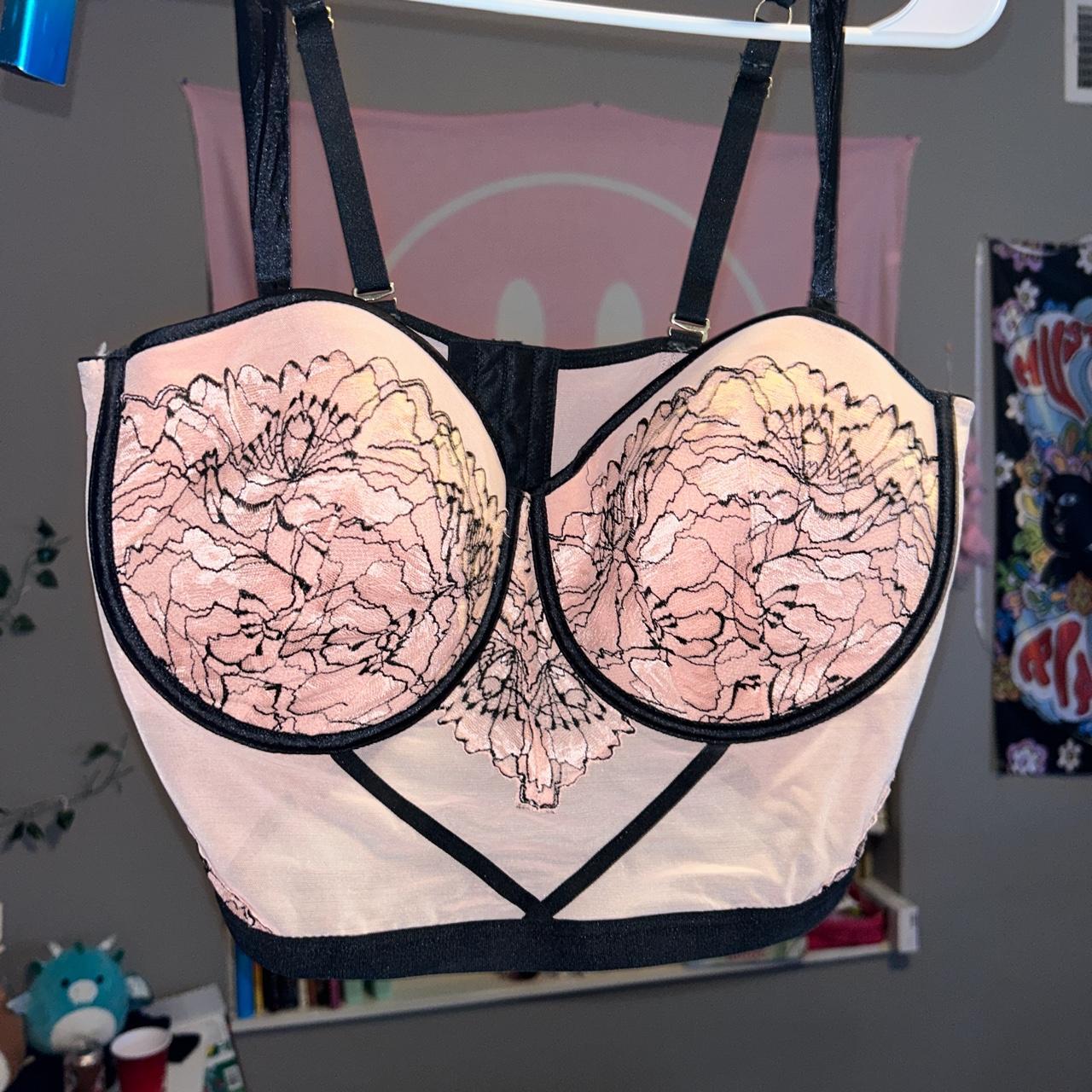 Auden xl bustier style pink Lacey unlined bralette - Depop