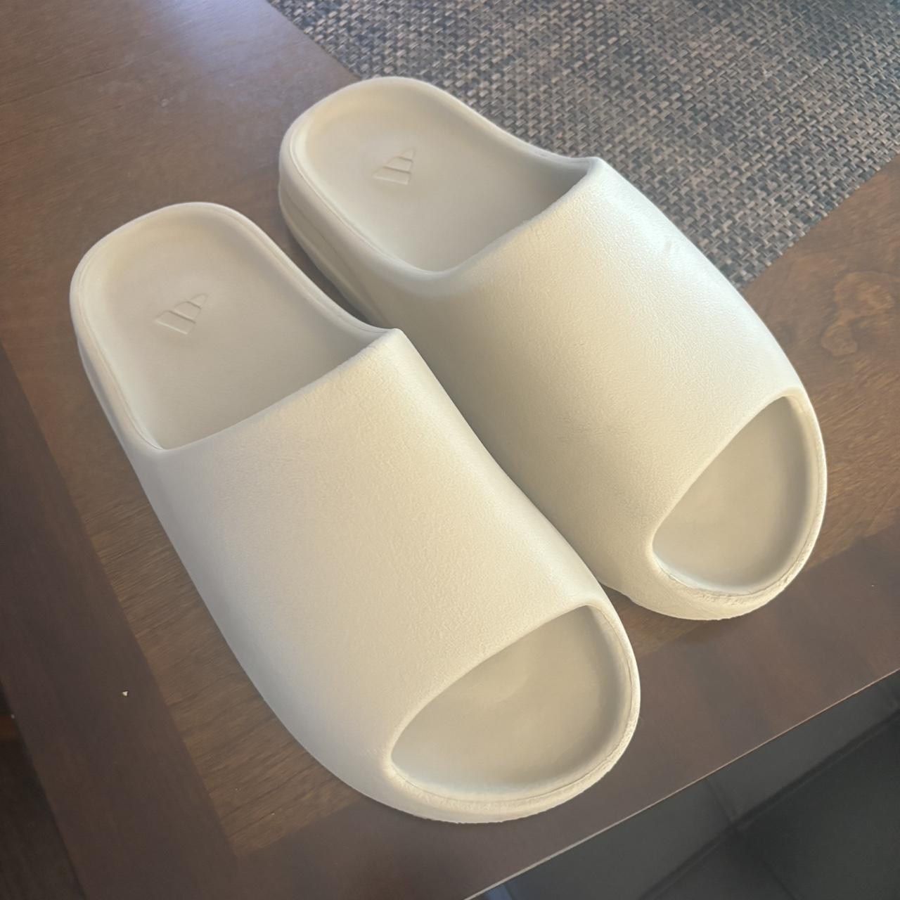 yeezy slides 9.5 mens