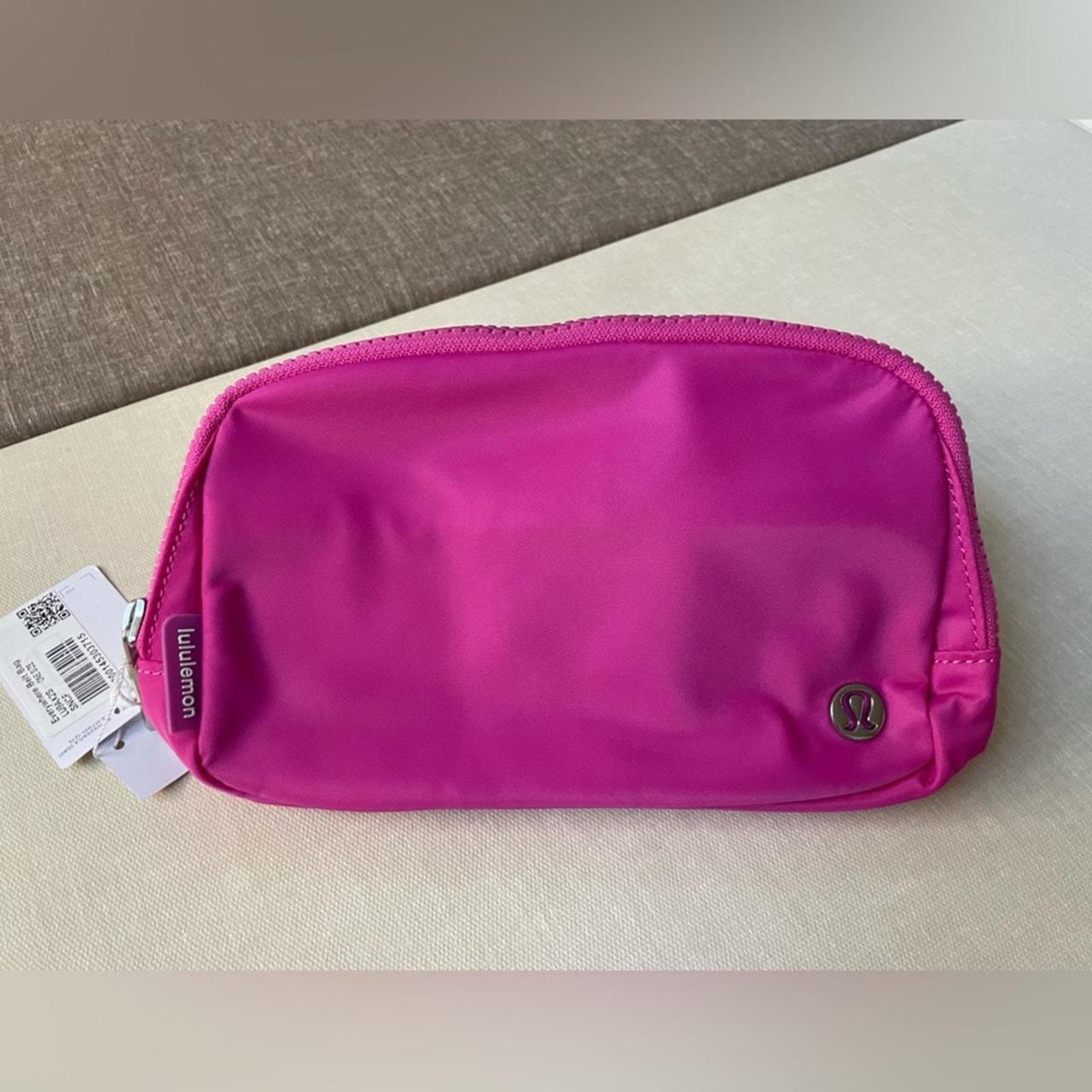 Lululemon Everywhere Belt shops Bag Sonic Pink 1L NWT