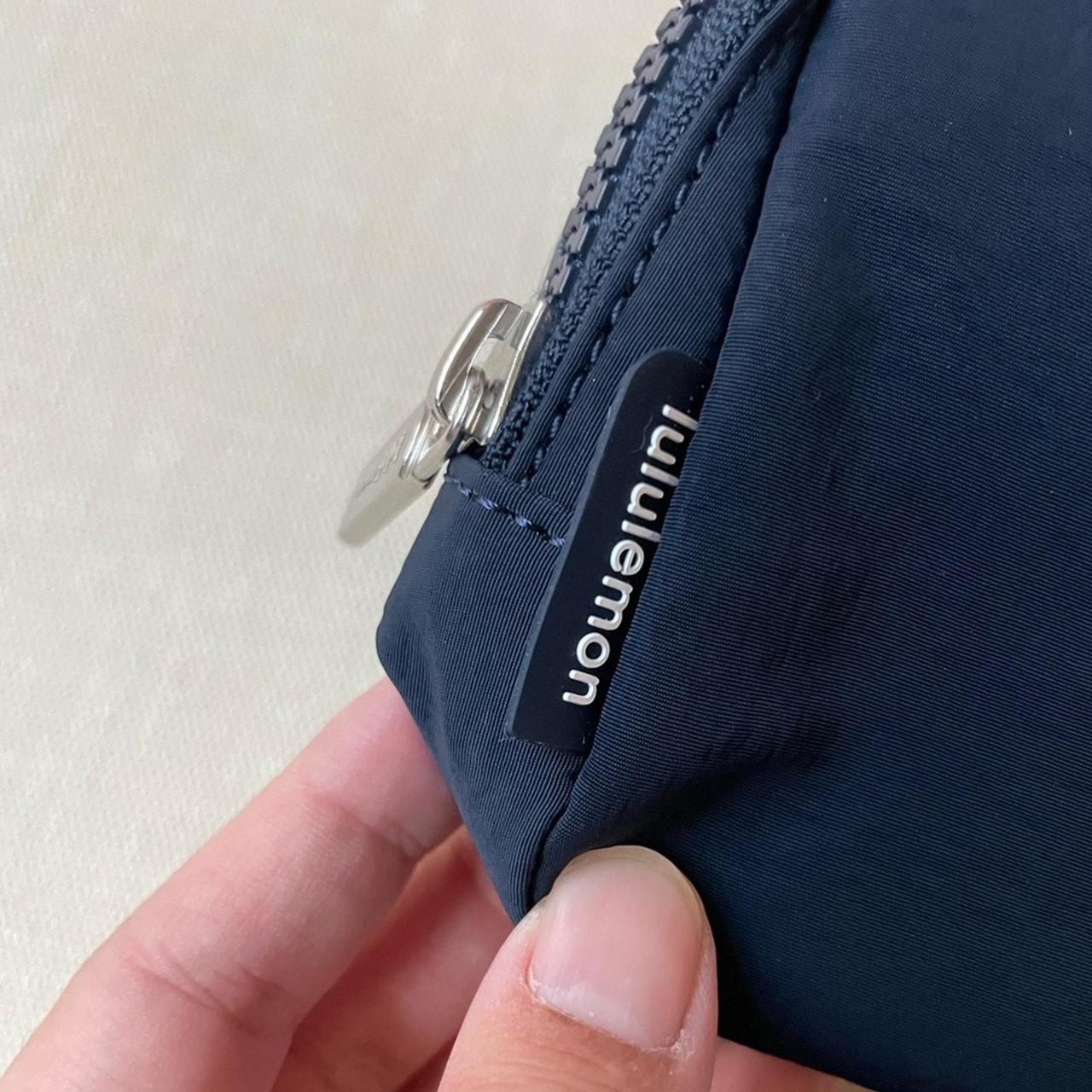 NWT! Everywhere belt bag - true on sale navy, 1 L