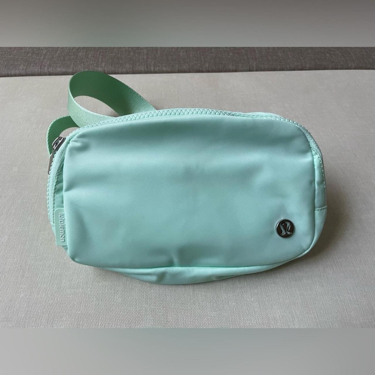 Lululemon Everywhere Belt Bag Mint deals Green