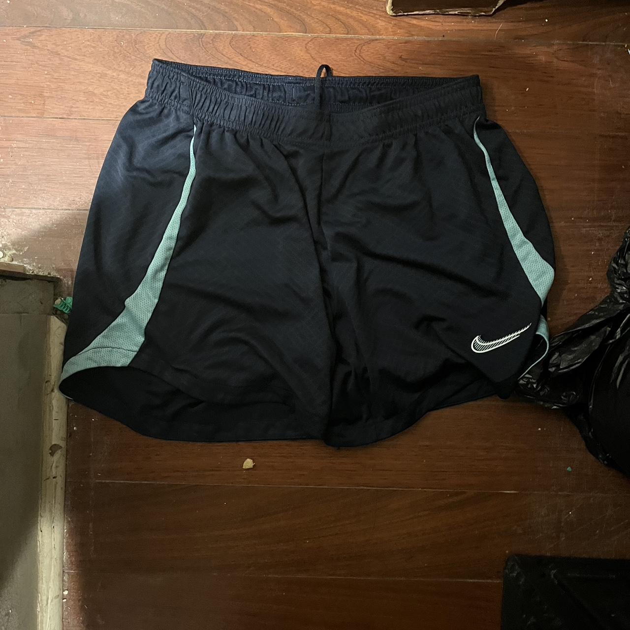 Hunter green shop nike shorts