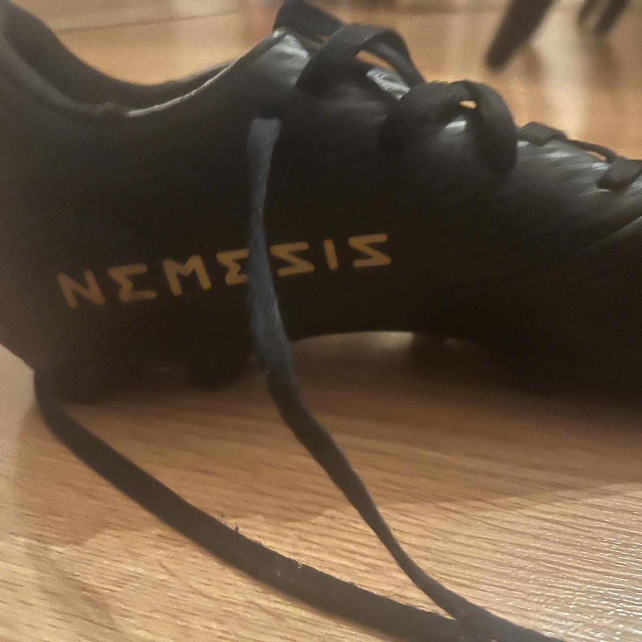 size 10 men's soccer shoes