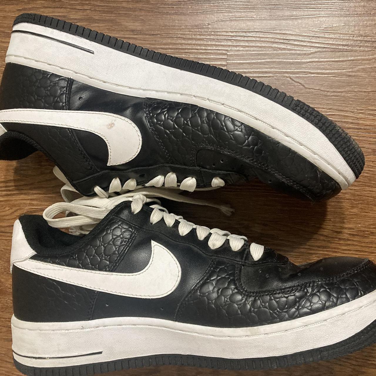 size 4 black nike trainers