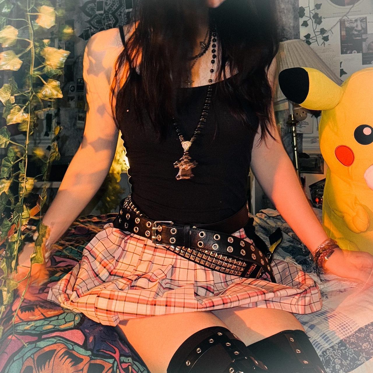 cute high waisted pink plaid skirt :),