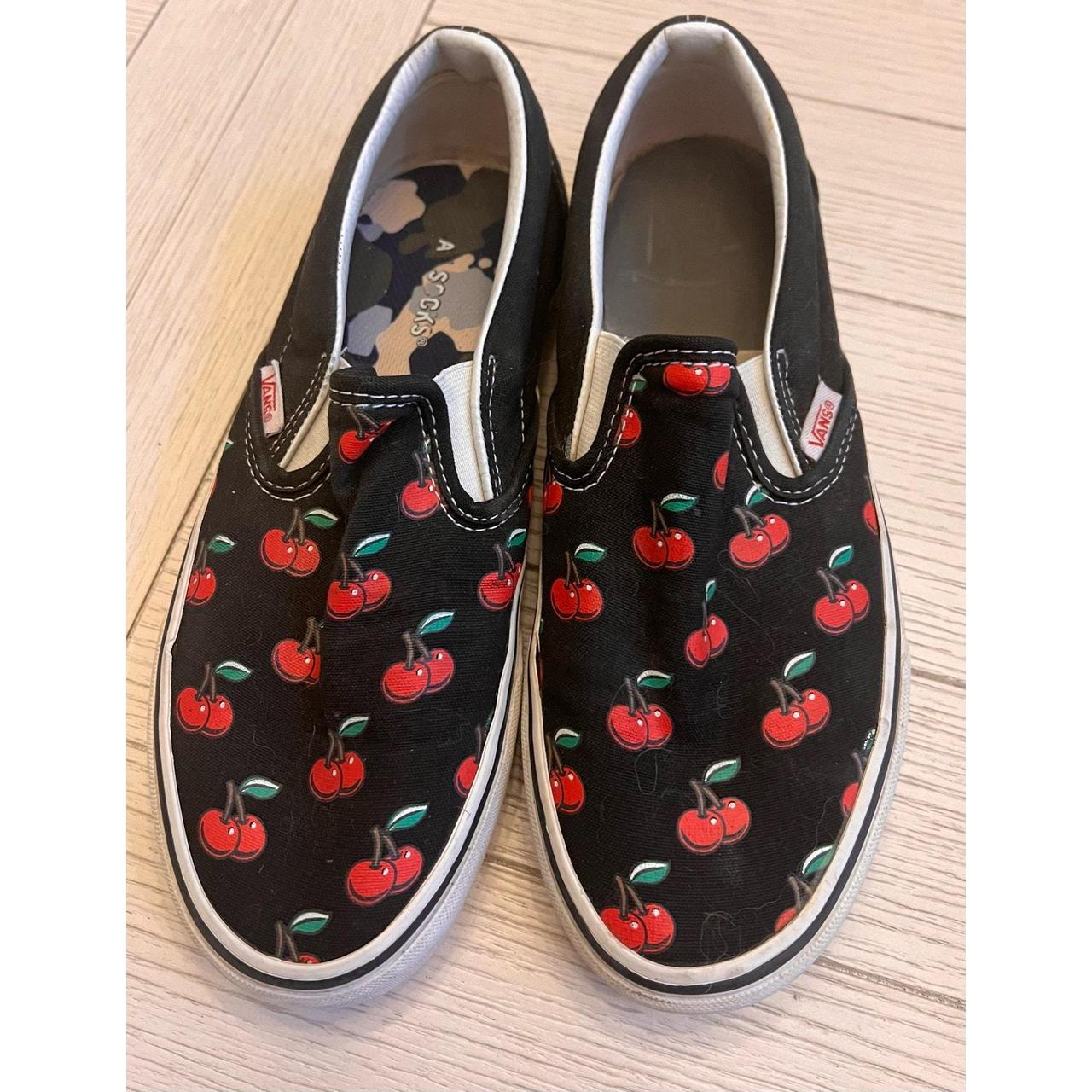 Vans blk red cherry print. Mens size 6 women s