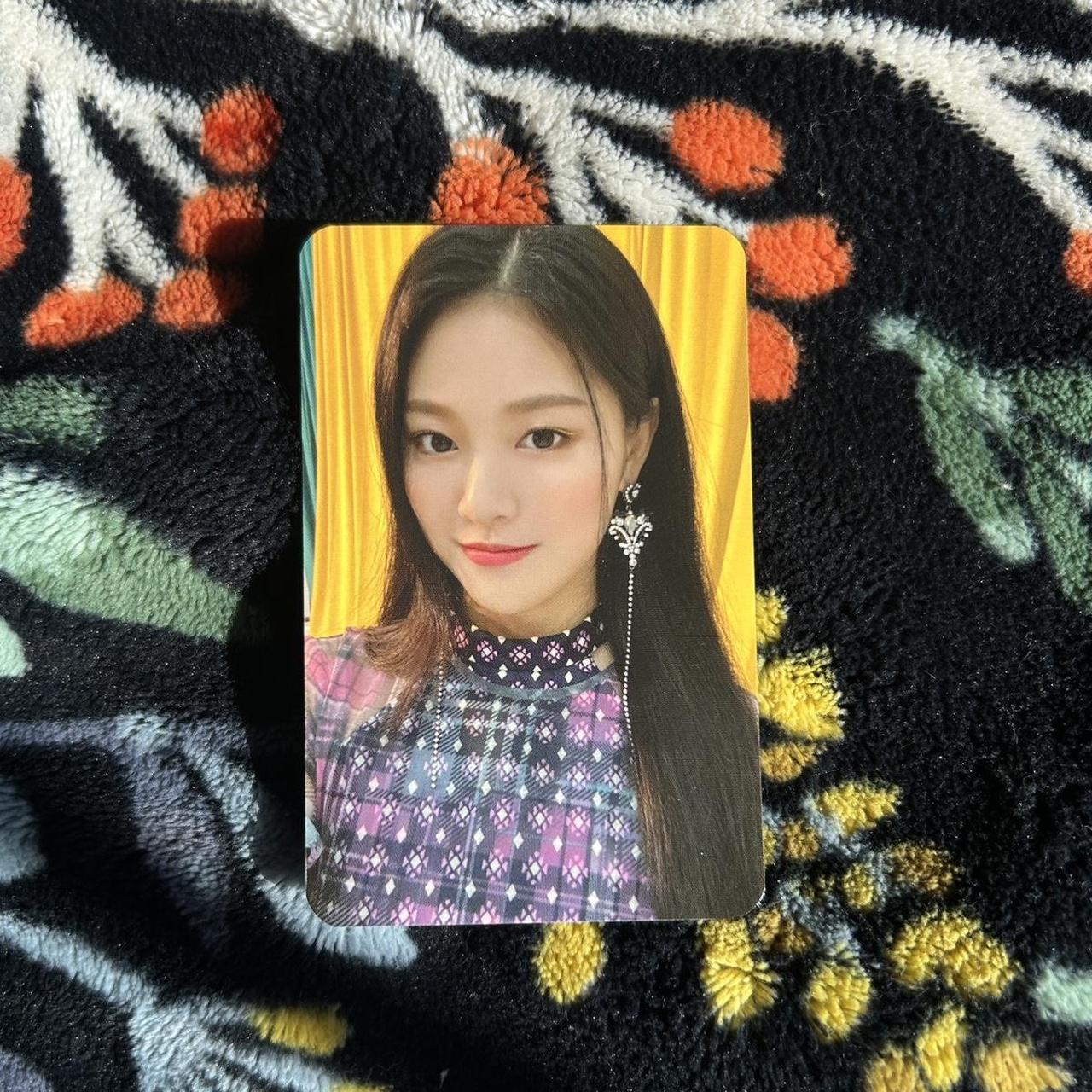 Loonaverse hyunjin signed store scratch pc