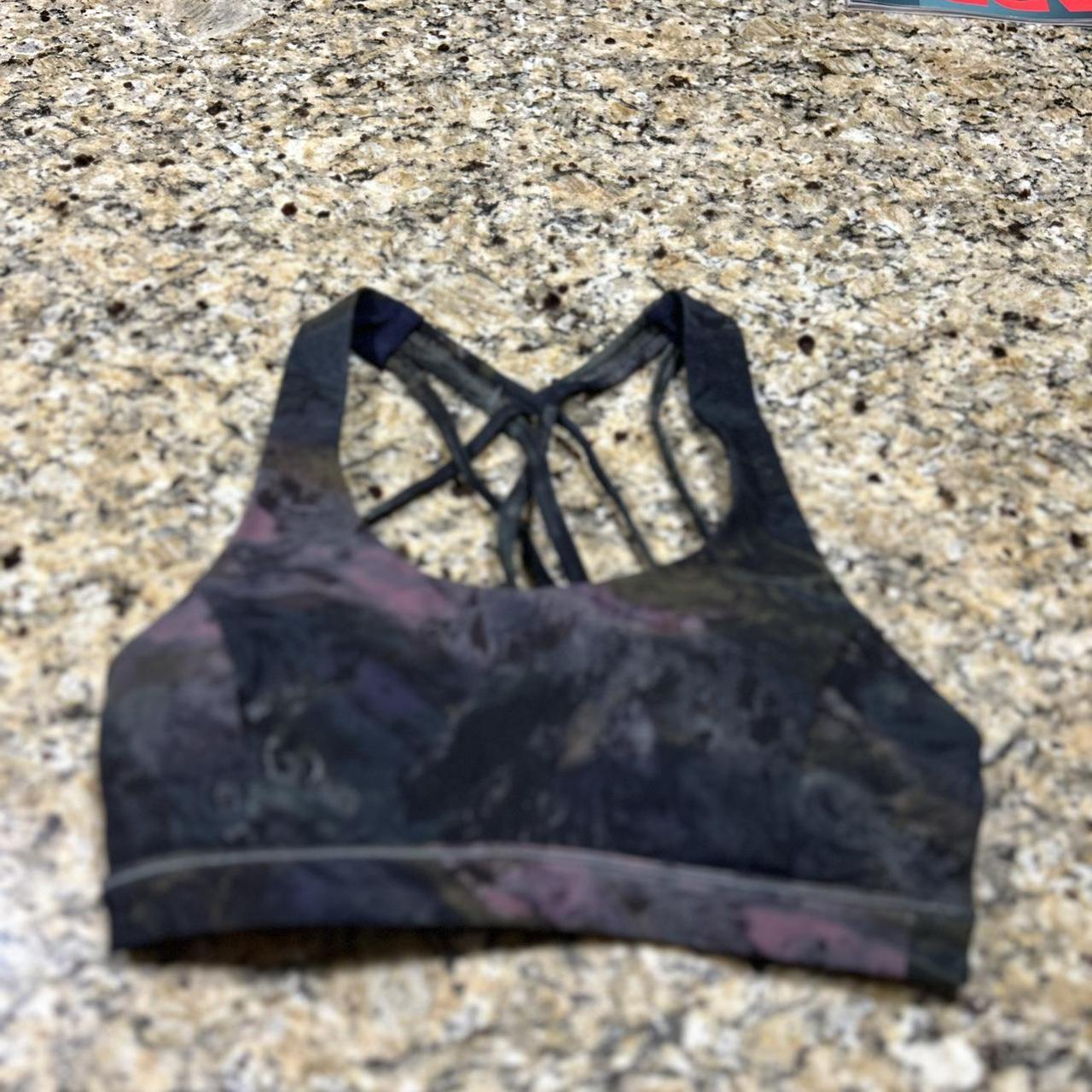 EUC Lululemon sports bra - Depop