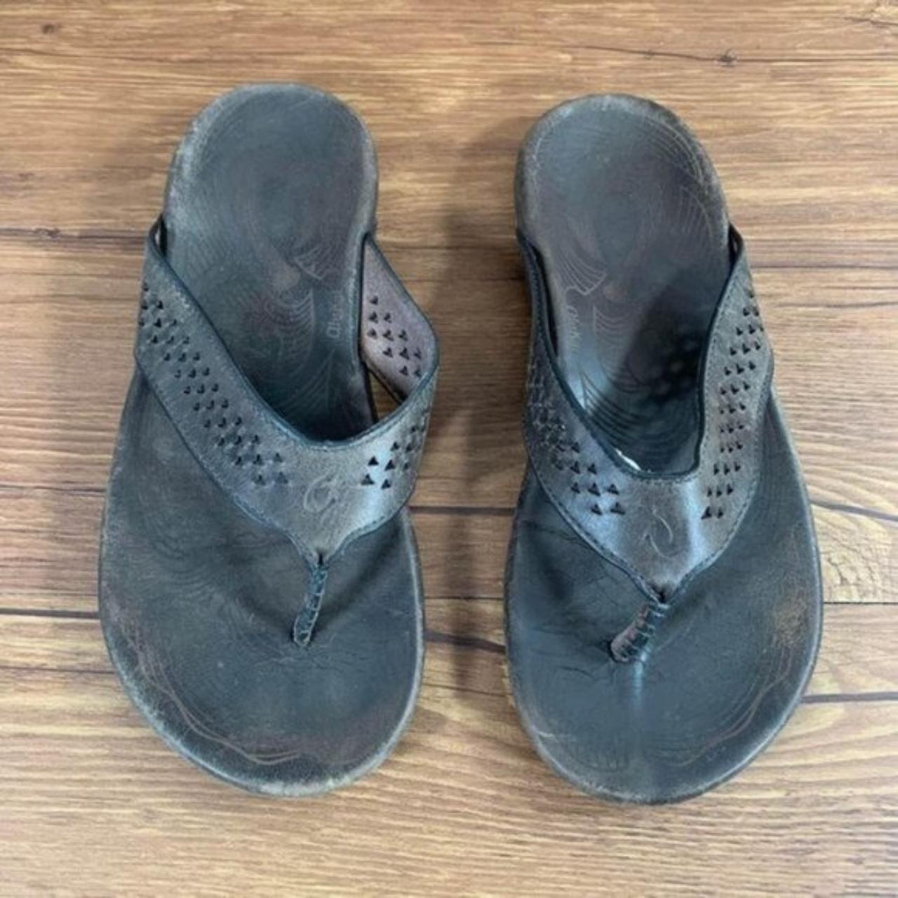 Olukai Kohana Gray Leather Flip Flops Men s Size 9. Depop