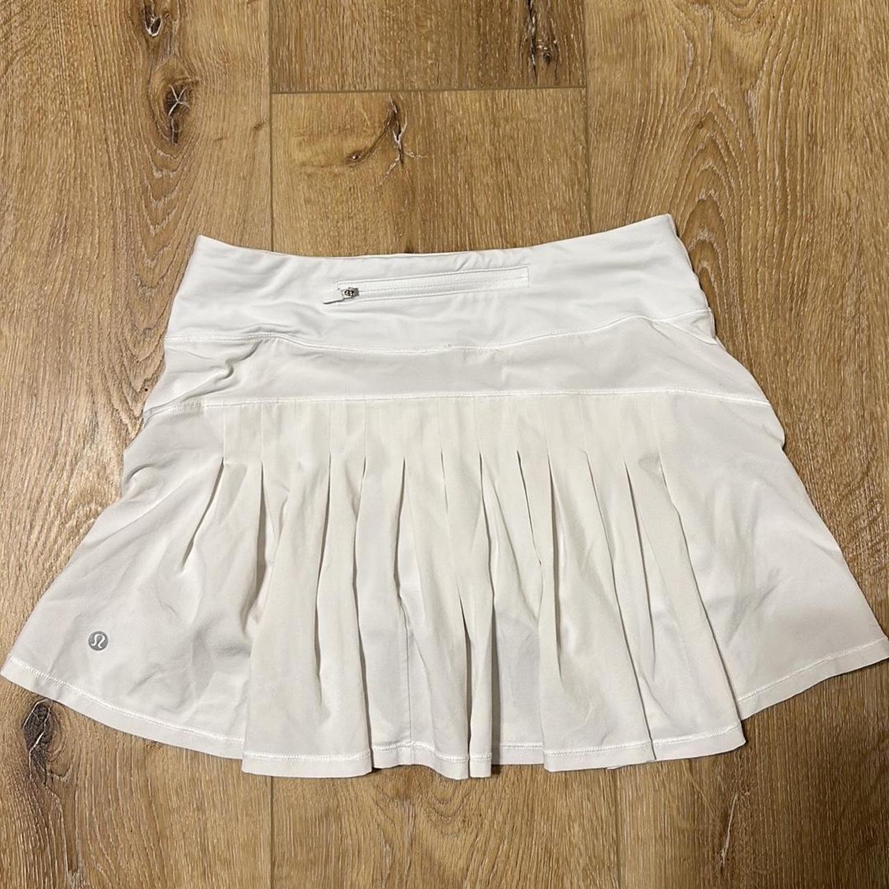 Lululemon tennis skirt, white, size 4 Depop