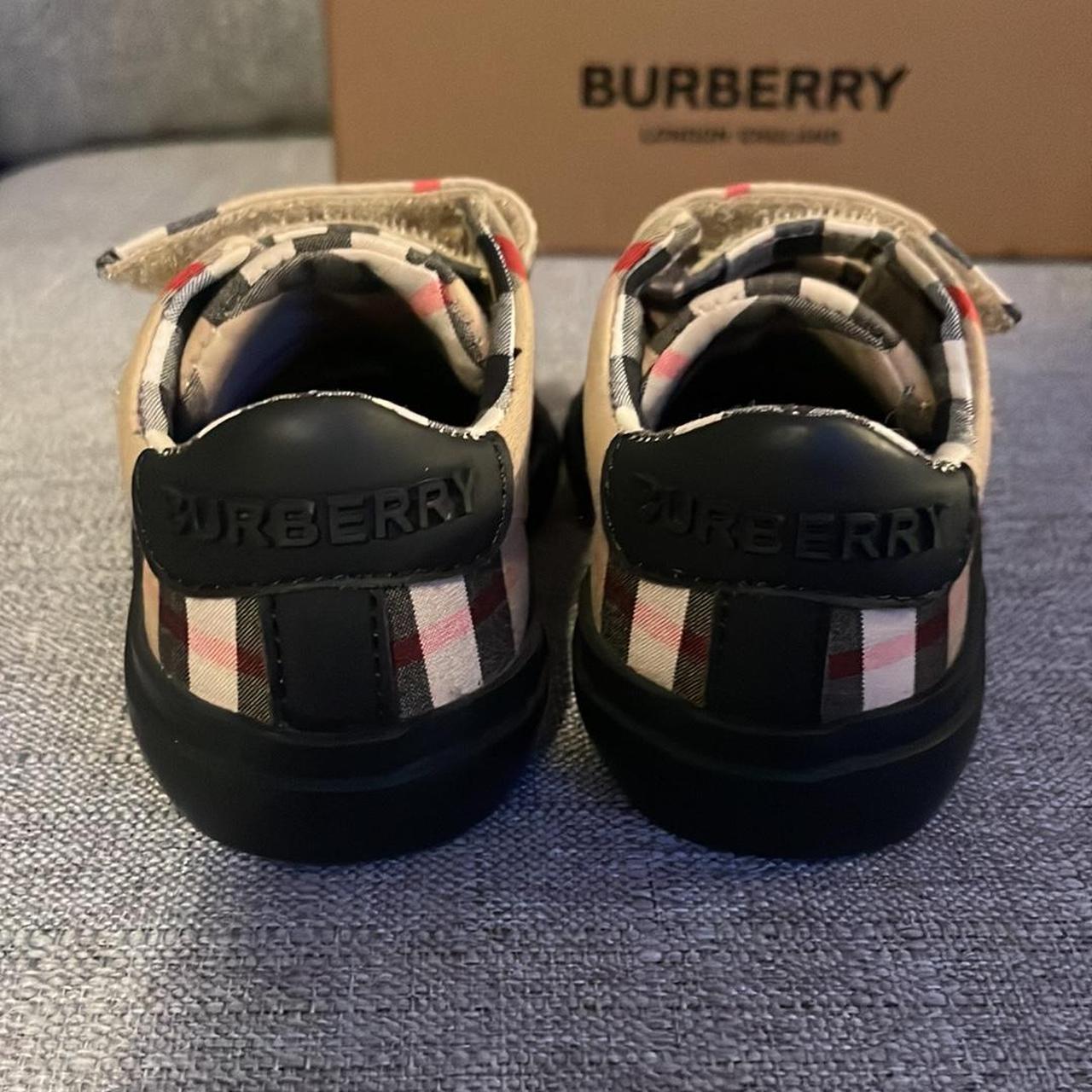 Burberry baby shoes size 17 hotsell