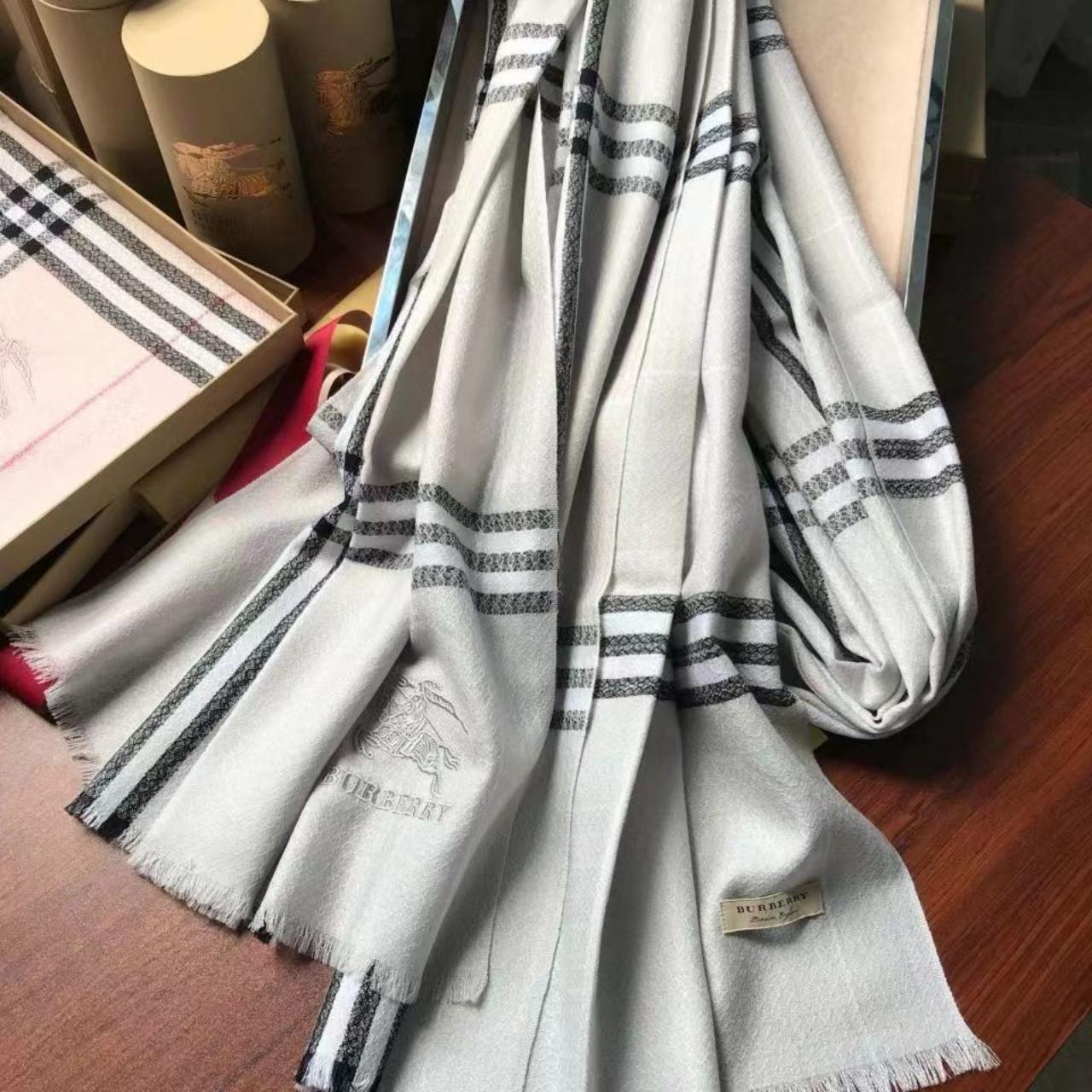 Burberry scarf mens silver on sale