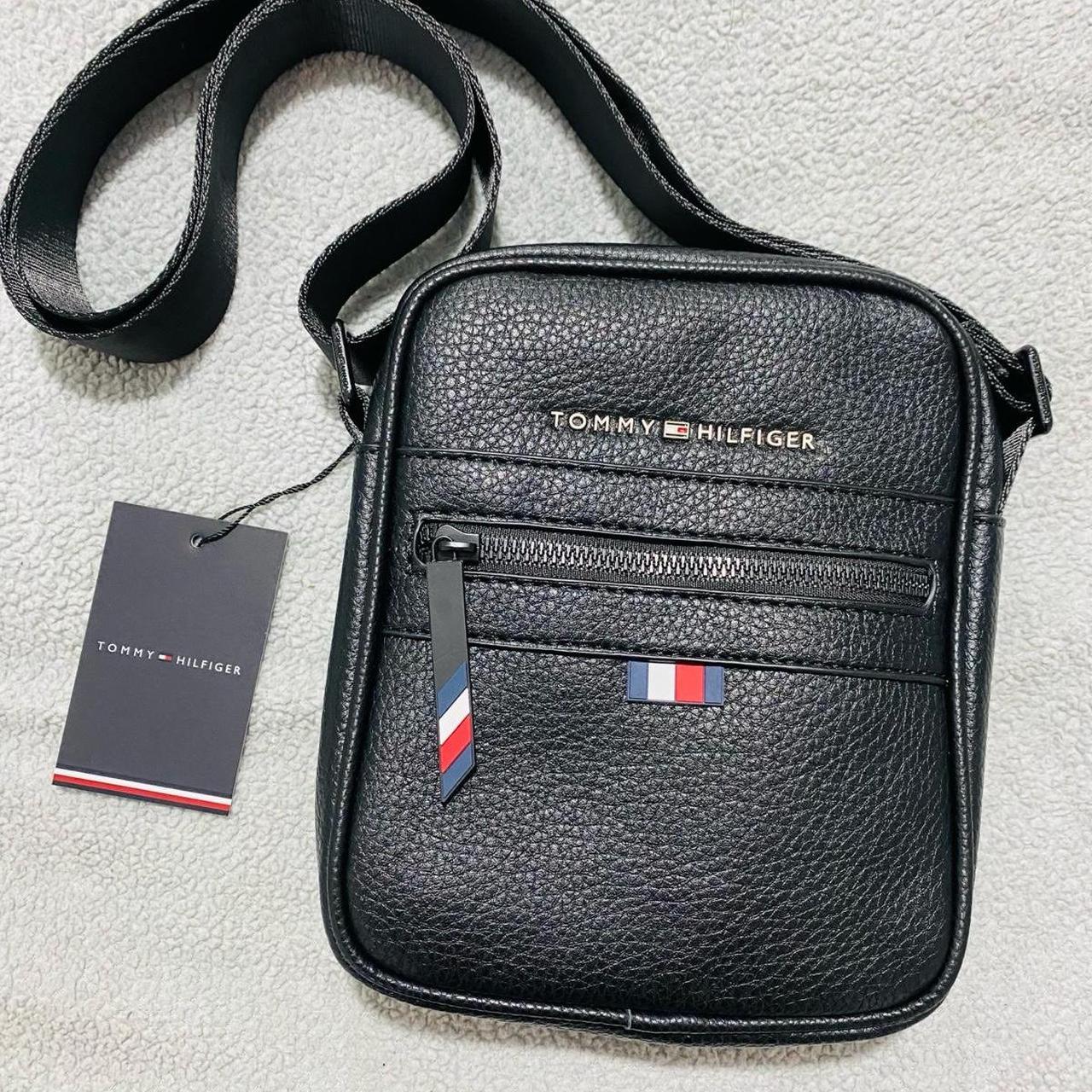 Essential mini reporter tommy hot sale hilfiger