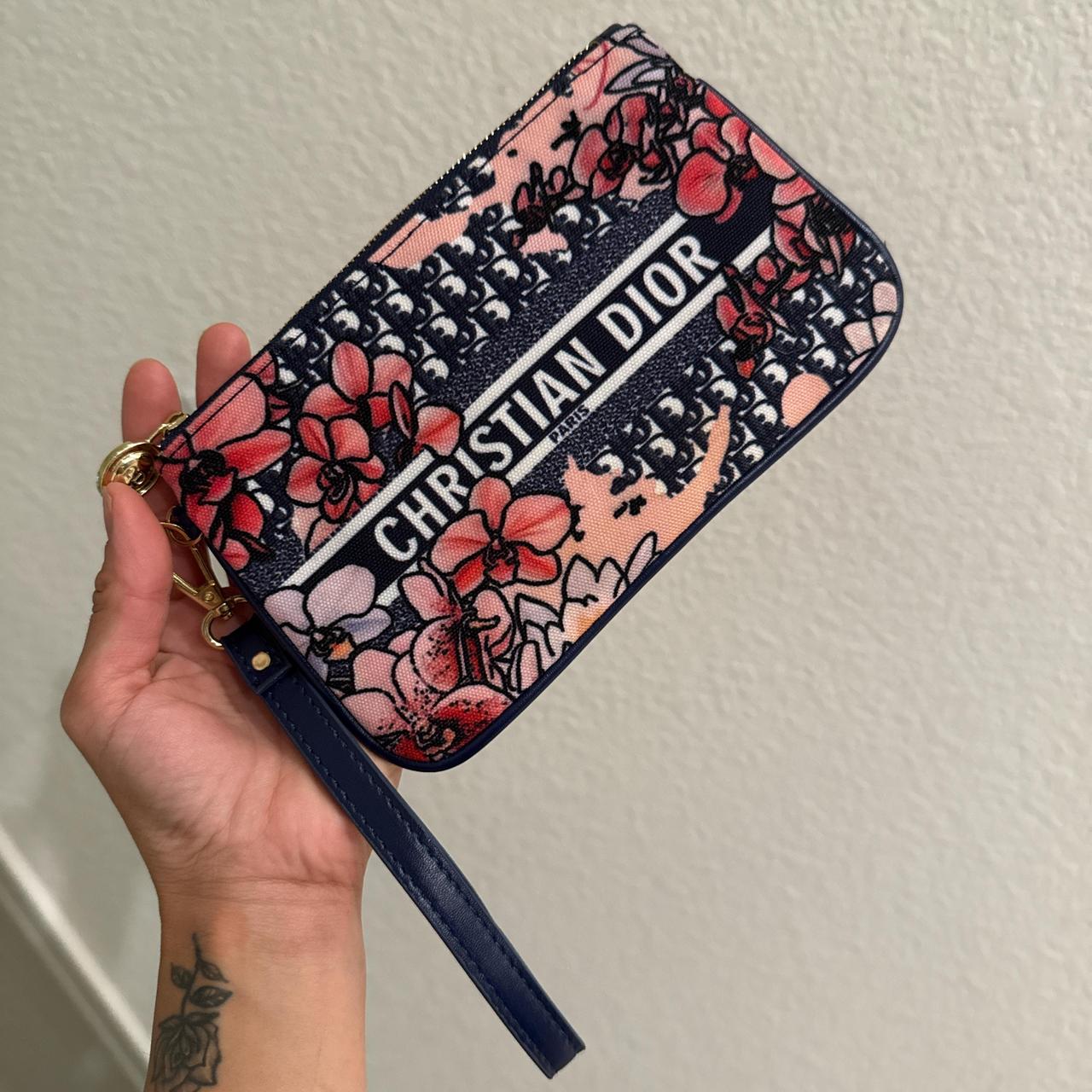 item listed by itzxsunshine