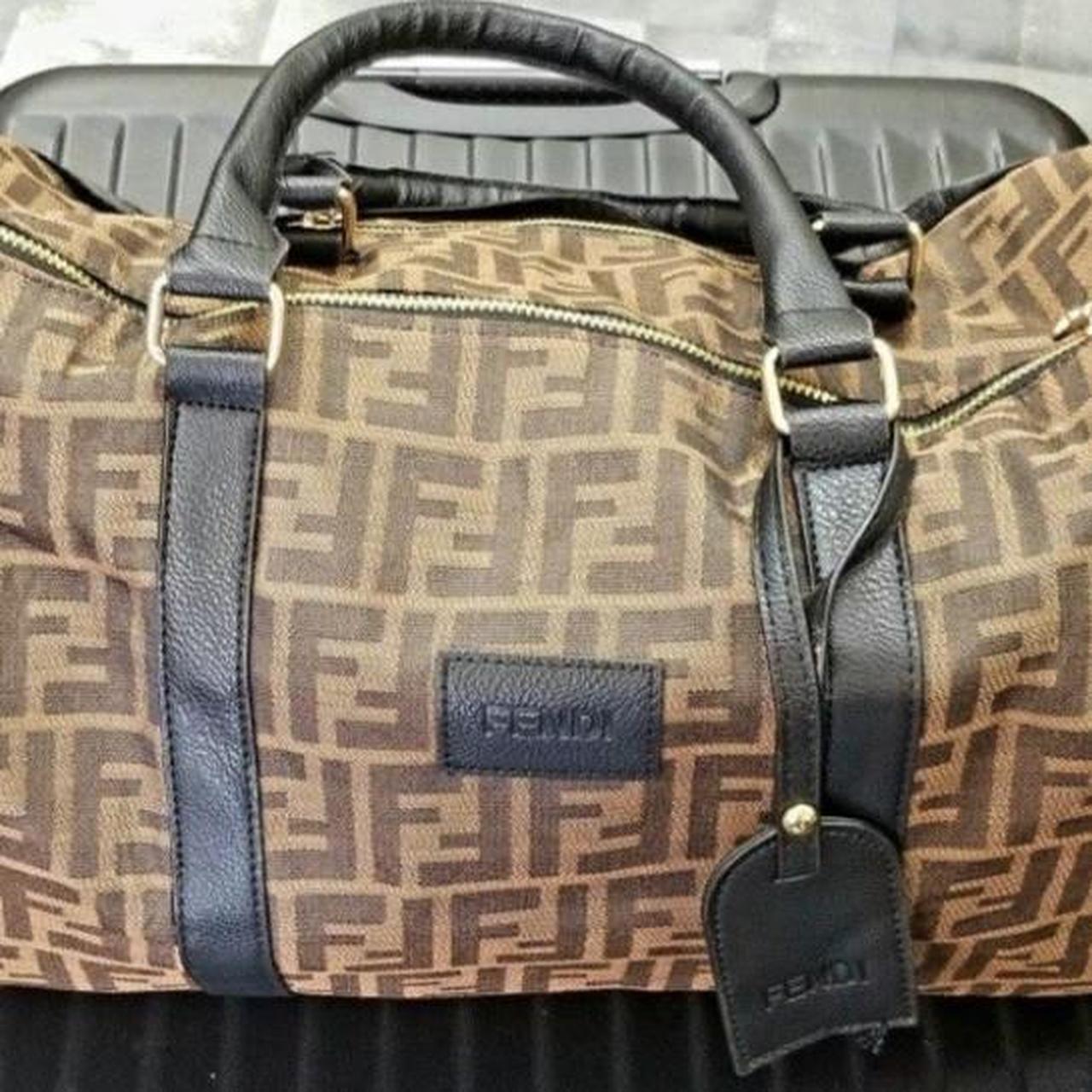 Mid size travel bag - Depop