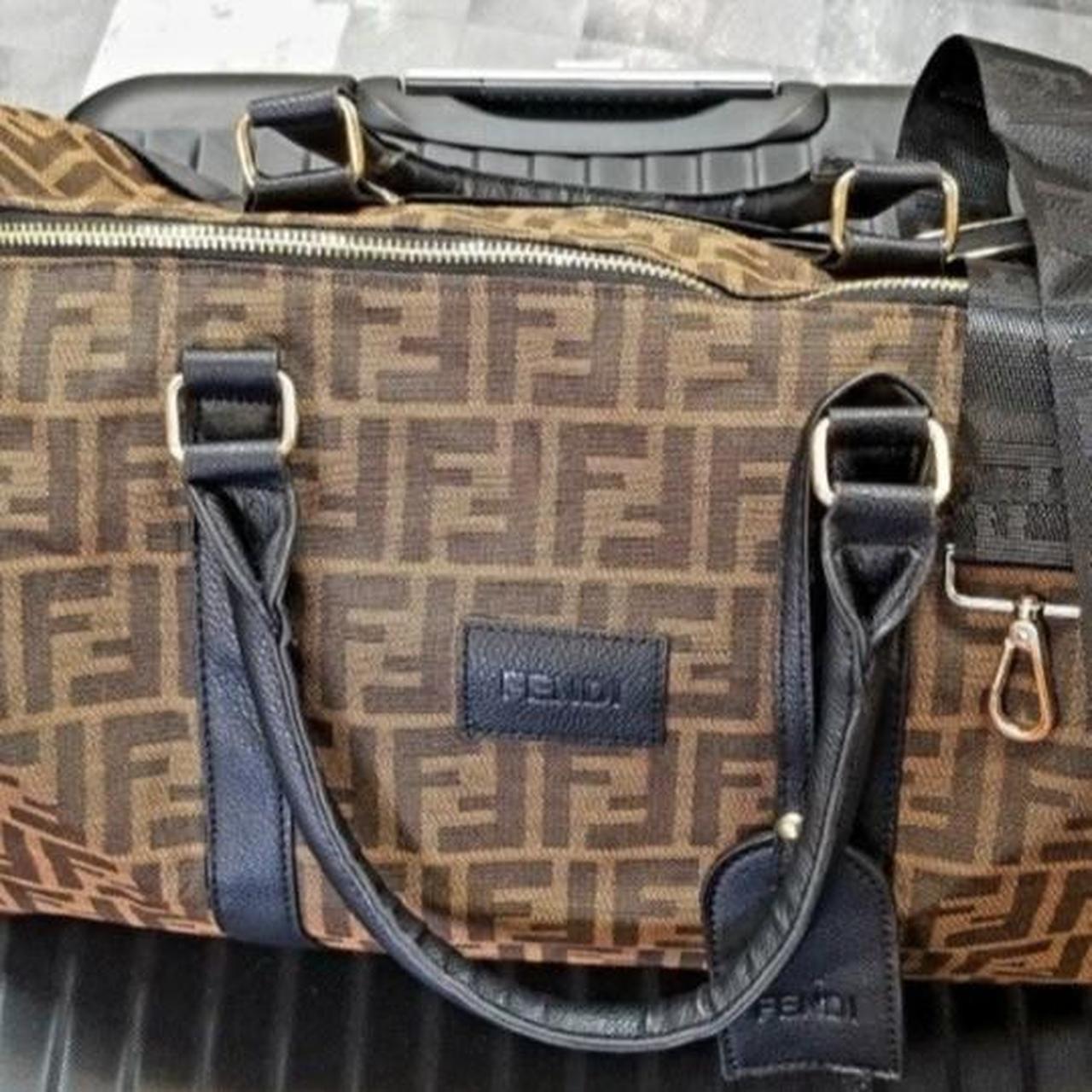 Mid size travel bag - Depop